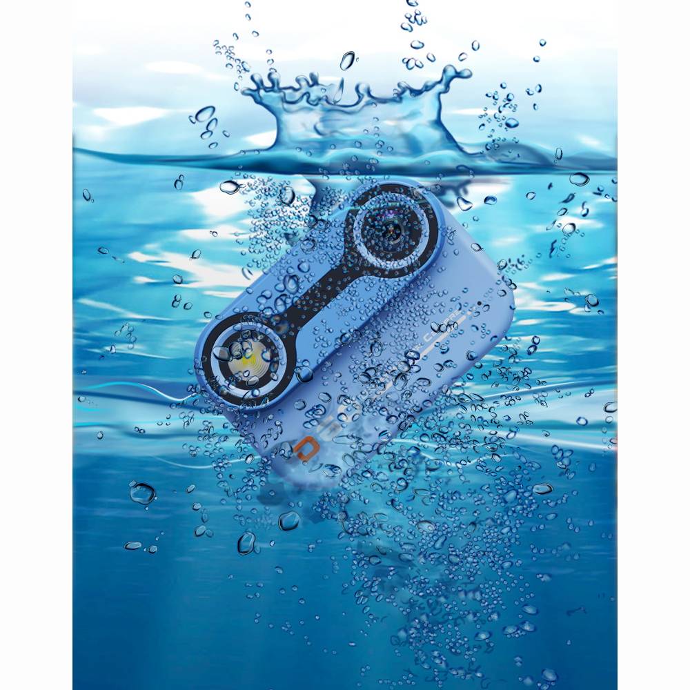 Ein blaues wasserdichtes Gerät schwebt unter Wasser inmitten von Blasen und einem Spritzer und zeigt Wasserbeständigkeit.