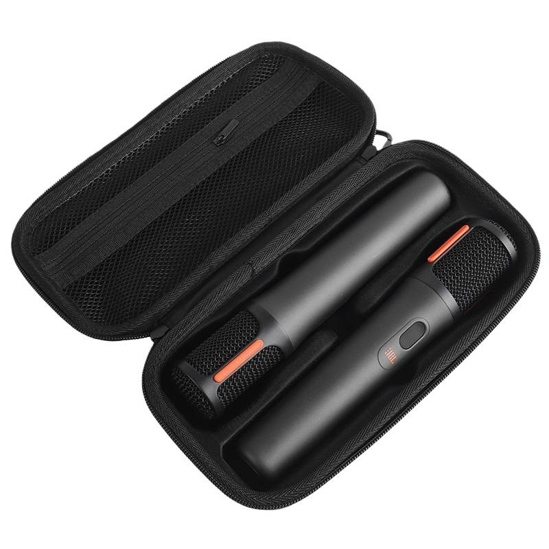 Zwei schwarze kabellose Mikrofone in einer Tragetasche mit Reißverschluss und Netztaschen im Deckel.