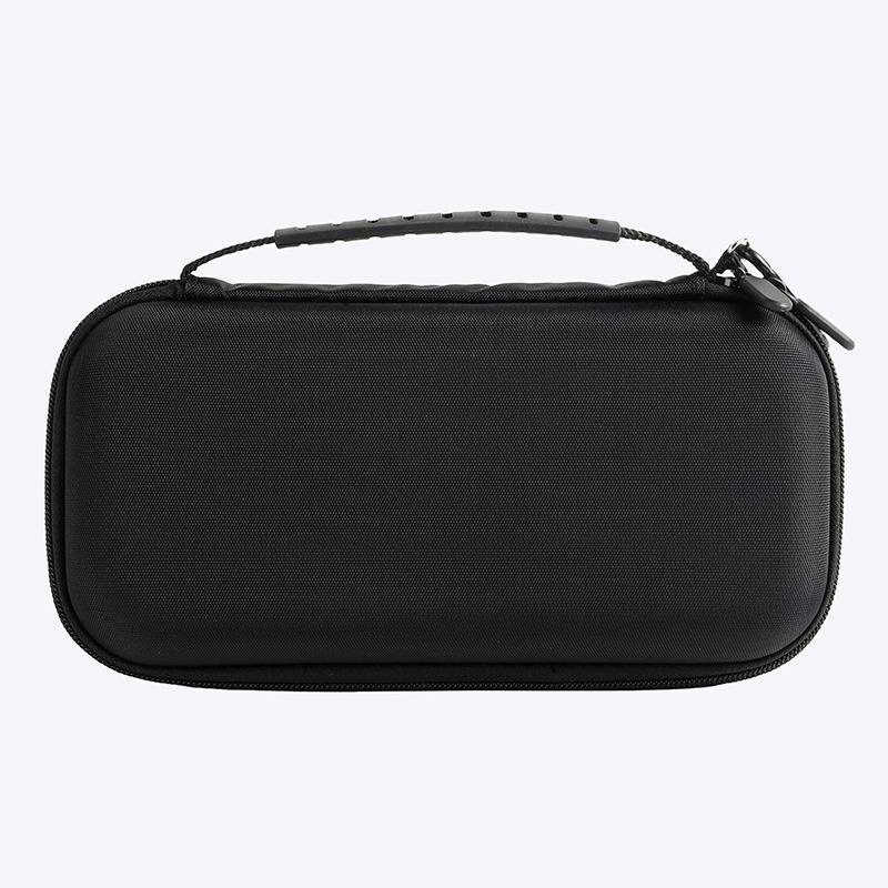Schwarze Hartschalenschutztasche mit Reißverschluss und Griff, gezeigt vor einfachem hellem Hintergrund.