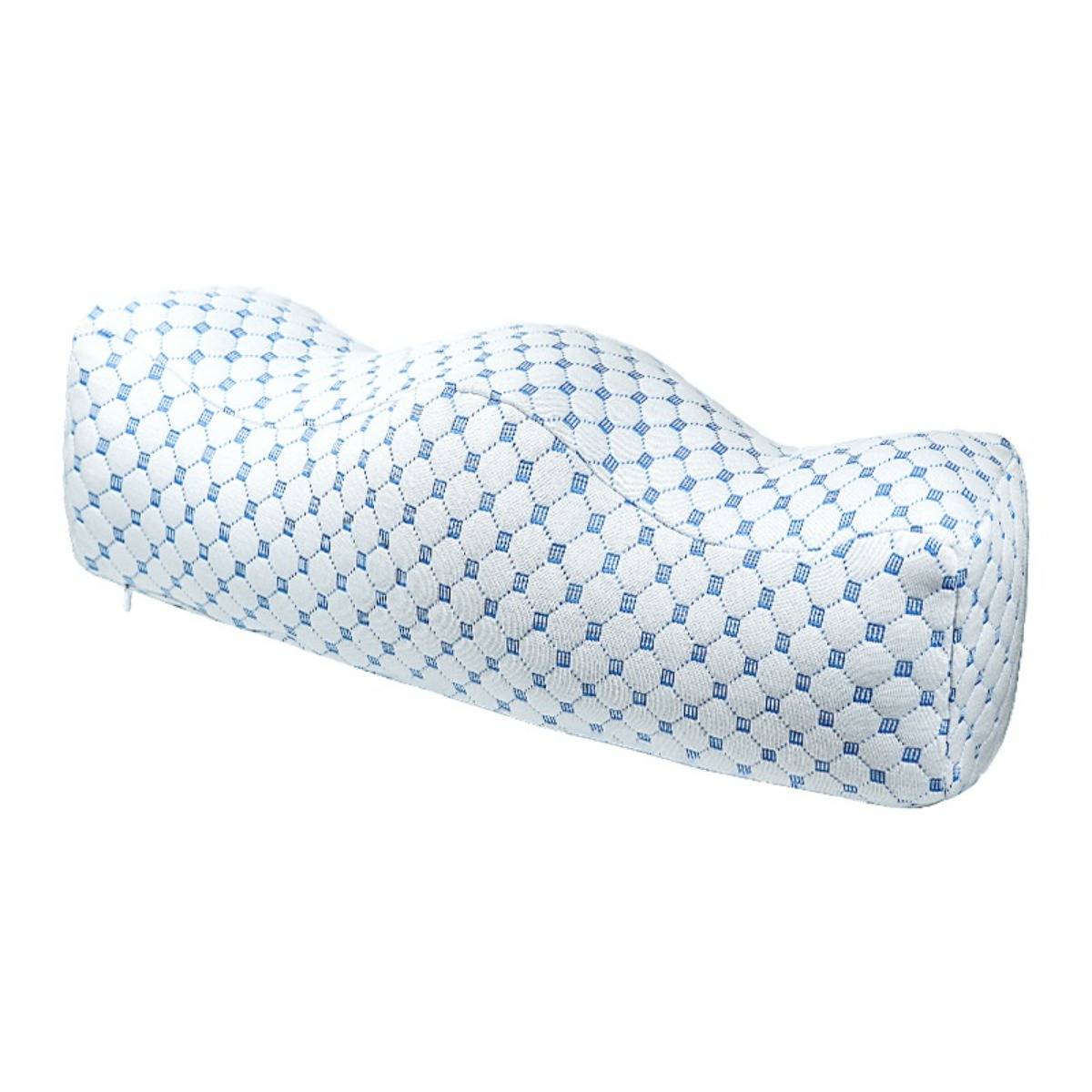 Konturkissen aus Gedächtnisschaum mit einer wellendurchzogenen ergonomischen Form und blauem geometrischem Bezug auf weißem Hintergrund