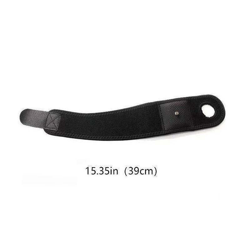 Schwarzer verstellbarer Riemen mit Schleifenende, auf weißem Hintergrund abgebildet, mit Beschriftung 15,35 Zoll (39 cm).