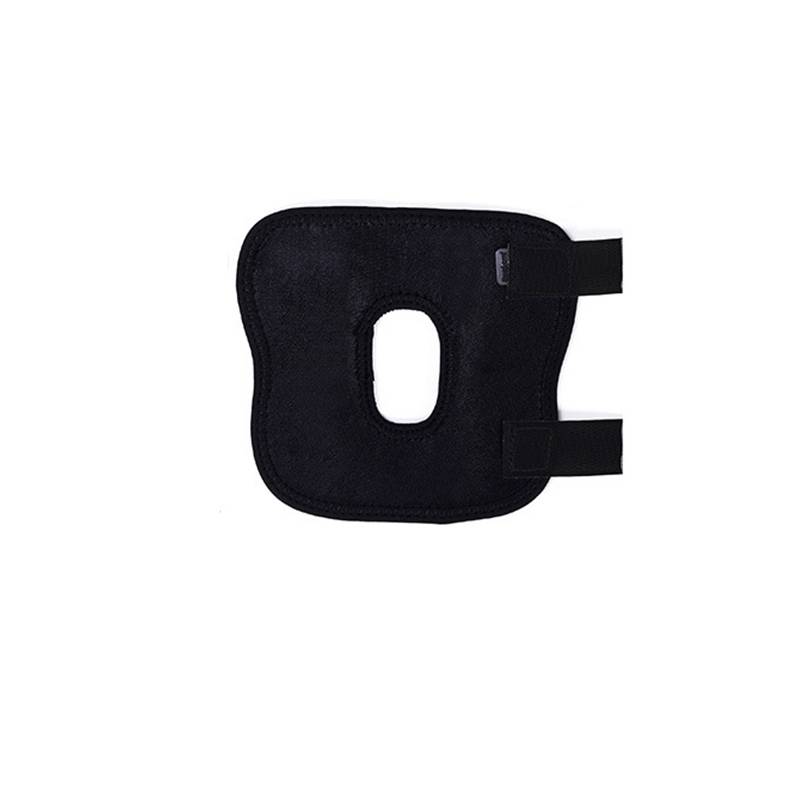 Schwarze Kniestützschiene mit einer ovalen Kniescheiben-Öffnung und zwei seitlichen Riemen auf weißem Hintergrund.