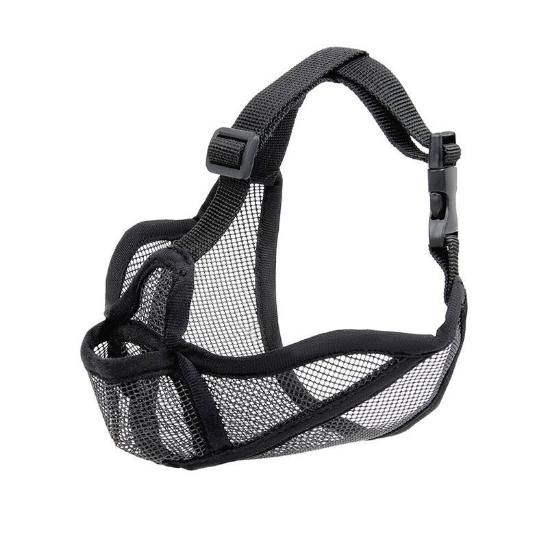 Schwarzer Mesh-Korbnaulschutz mit verstellbaren Riemen und Schnalle für einen Hund, gezeigt auf weißem Hintergrund.