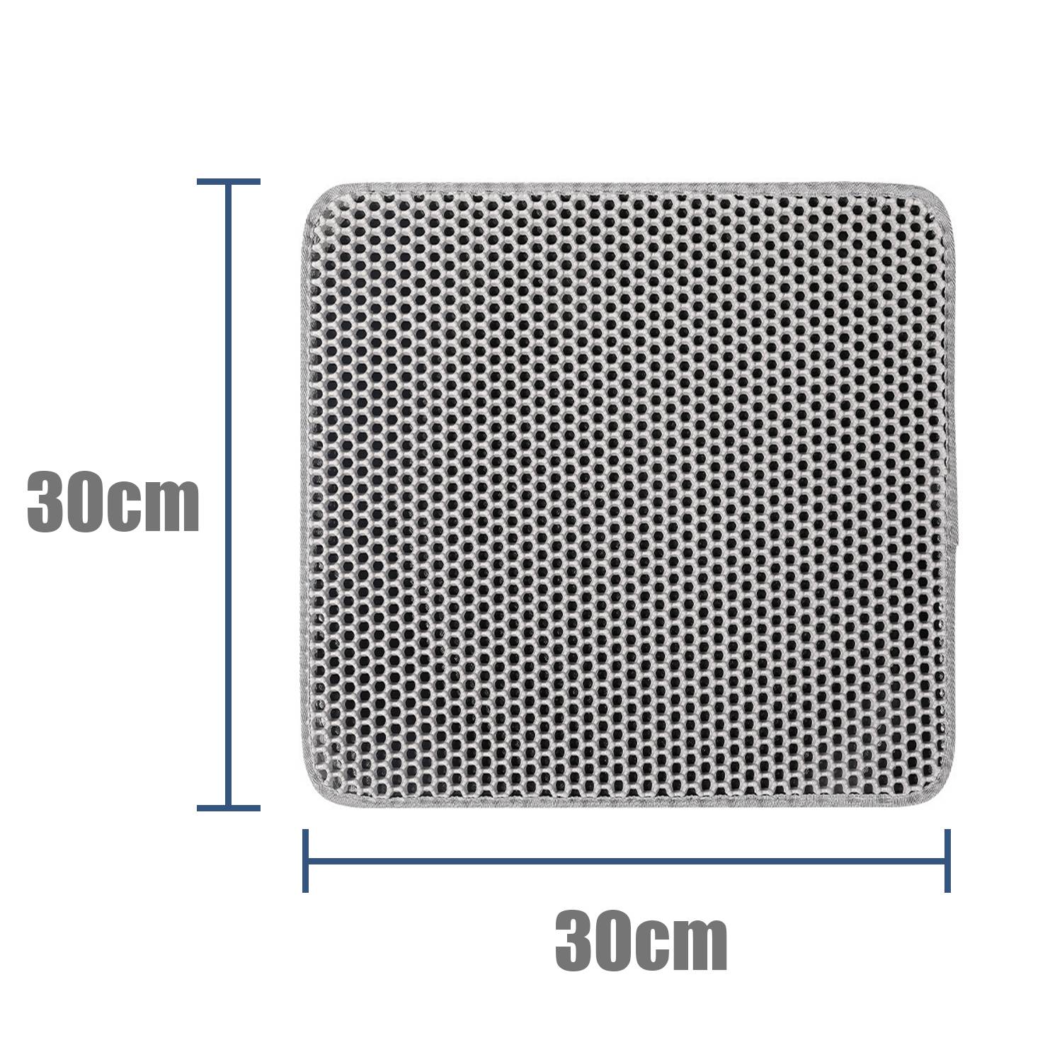 Quadratisches perforiertes Metallpanel mit einer Breite und Höhe von jeweils 30 cm dargestellt.
