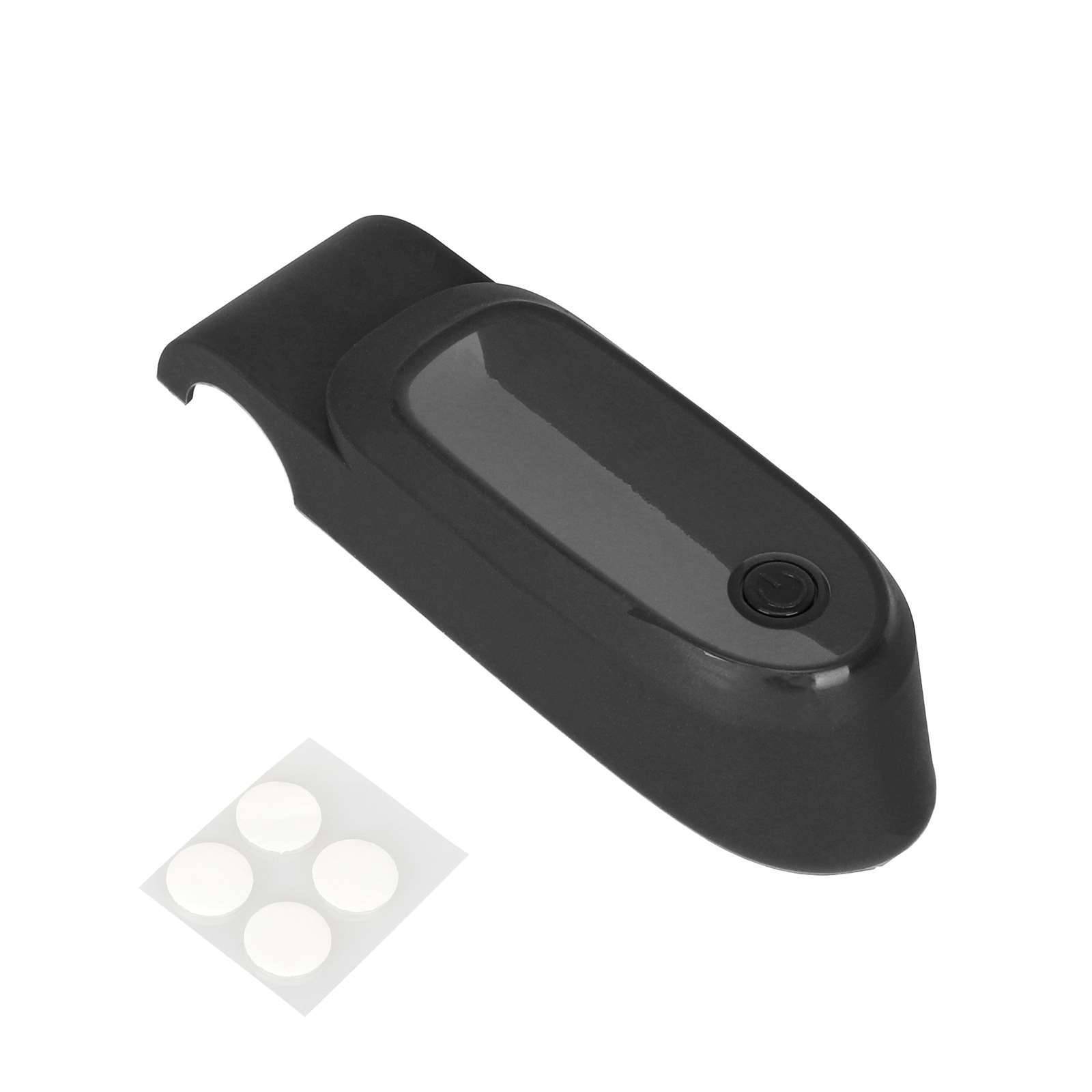 Schwarzes tragbares elektronisches Gerät mit einem einzelnen runden Knopf, dargestellt mit einem kleinen Blatt von vier Haftpads auf weißem Hintergrund.