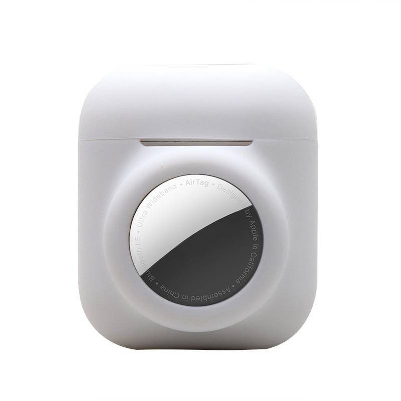 Weißer Apple AirTag in einem abgerundeten quadratischen weißen Halter, zentriert auf einem schlichten Hintergrund, mit dem sichtbaren schwarz-weißen AirTag-Zifferblatt.