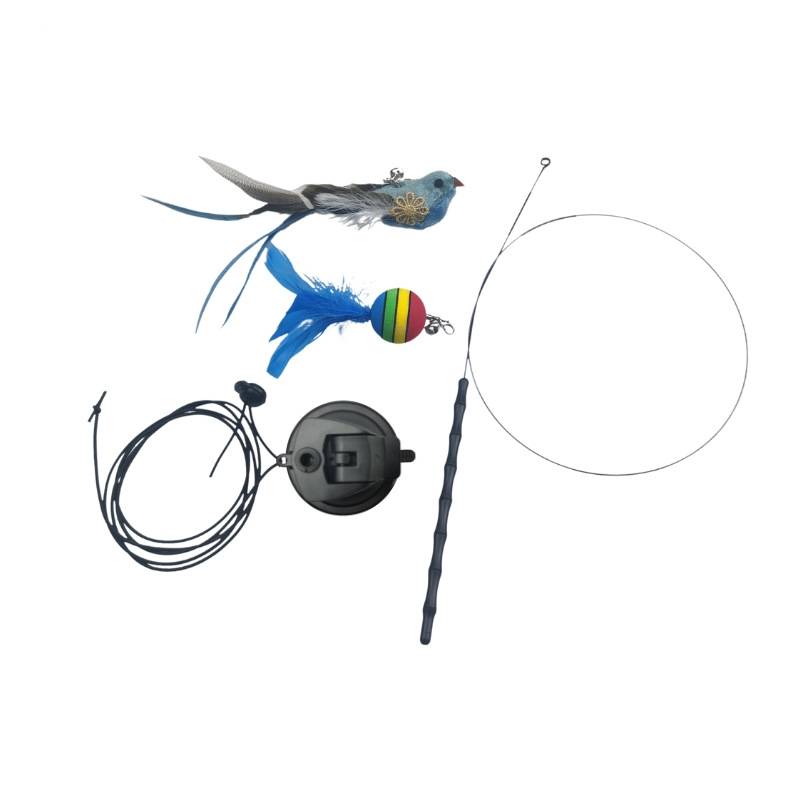 Angelschnur-Set mit Stahlvorfach, Wirbelhaken, Schwimmer, Senker und zwei dekorativen Vogelpuppen auf weißem Hintergrund