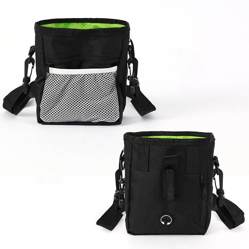Schwarze isolierte Schulter-Lunchbox, von vorne und hinten gezeigt, mit verstellbarem Riemen, vorderer Netztasche und grün gefüttertem Inneren.
