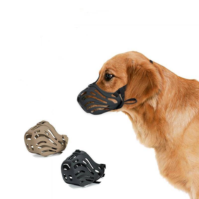 Golden Retriever mit schwarzem Anti-Bellmaulkorb, mit Tan- und Schwarzoptionen für den Maulkorb daneben auf weißem Hintergrund gezeigt.
