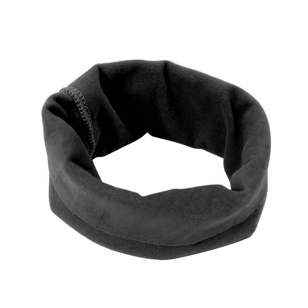 Schwarzer Fleece-Halstuch oder Gesichtswärmer, der zu einer Schleife gefaltet auf weißem Hintergrund liegt.