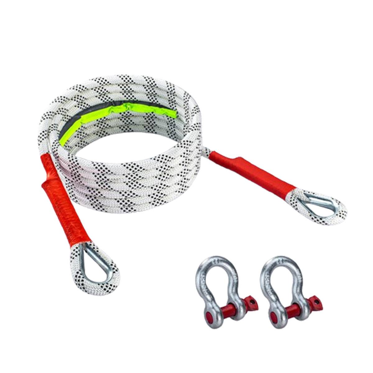 Aufgerolltes weißes Sicherheits-Abschleppband mit roten Enden und Metallschlaufen sowie zwei silberne Schäkel auf weißem Hintergrund.