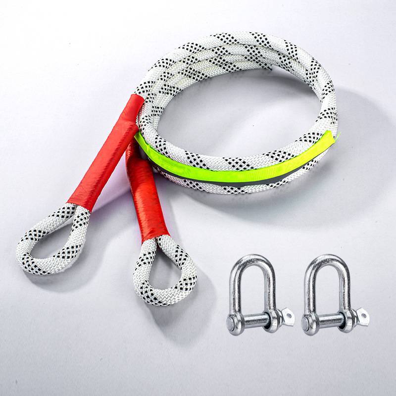 Kletterseil-Schlinge-Set mit zwei roten Griffen, einer aufgerollten Schlinge und zwei silbernen Metallschäkeln auf weißem Hintergrund.