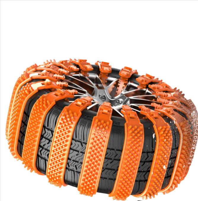 Orange Schneeketten, die um einen Autoreifen gewickelt sind, zeigen Zugriemen und Metallglieder auf weißem Hintergrund.