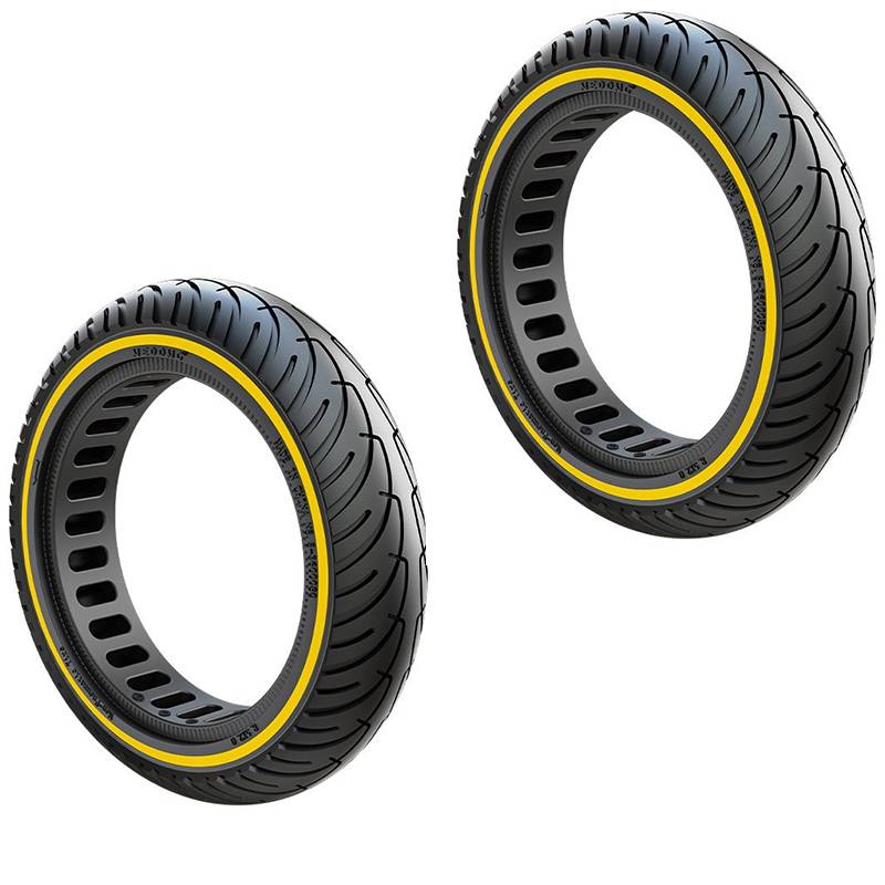 Zwei schwarze Roller-Reifen mit gelben Seitenwandstreifen auf weißem Hintergrund abgebildet, einer größer und einer kleiner, im Winkel positioniert, um das Profil und innere Aussparungen zu zeigen.