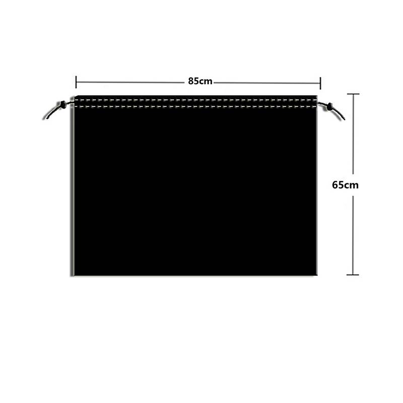 Schwarze Reißverschlusstasche von vorne gezeigt, beschriftet 85 cm breit und 65 cm hoch.