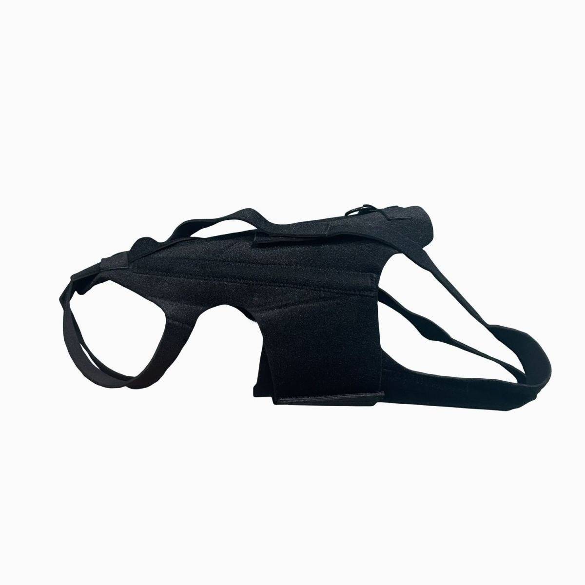 Schwarze Hüft- oder Brusttasche mit verstellbaren Riemen, gezeigt auf einem einfachen weißen Hintergrund.