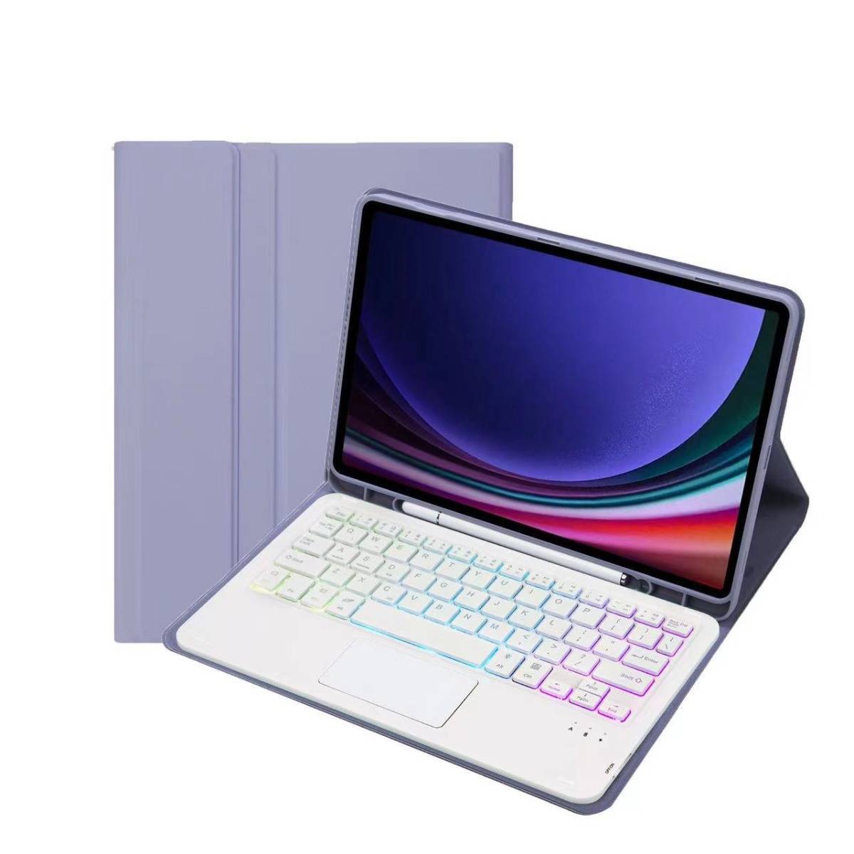Tablet mit Tastaturgehäuse und violettem Folio-Cover, geöffnet auf weißem Hintergrund dargestellt.