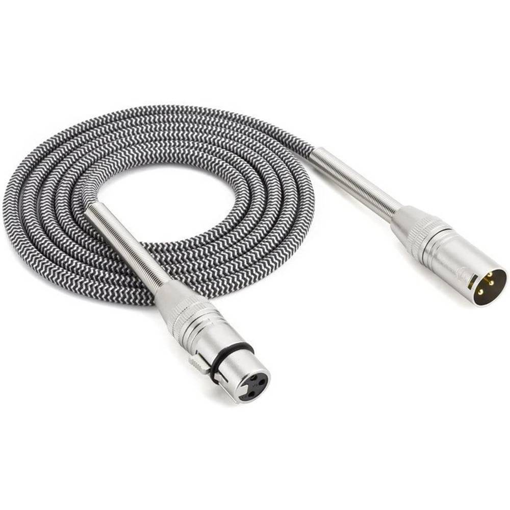 Aufgerolltes geflochtenes Audiokabel mit männlichen und weiblichen Metall-XLR-Steckern auf weißem Hintergrund.