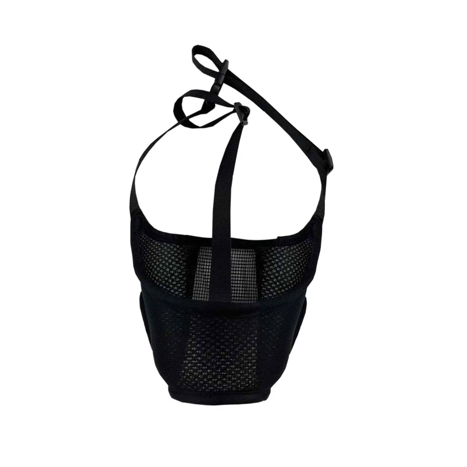 Schwarze Netzkorb-Tasche mit Schultergurt, Vorderansicht auf weißem Hintergrund dargestellt.