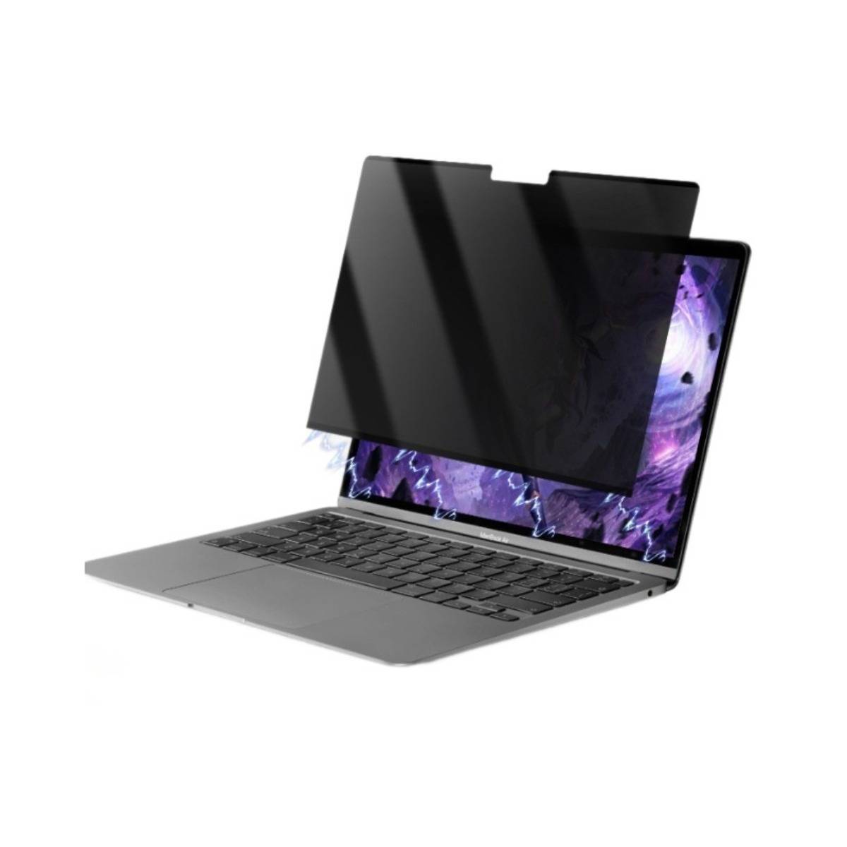Laptop mit einem Datenschutz-Displayfilter, der die Anzeige teilweise abdeckt, auf weißem Hintergrund geöffnet.