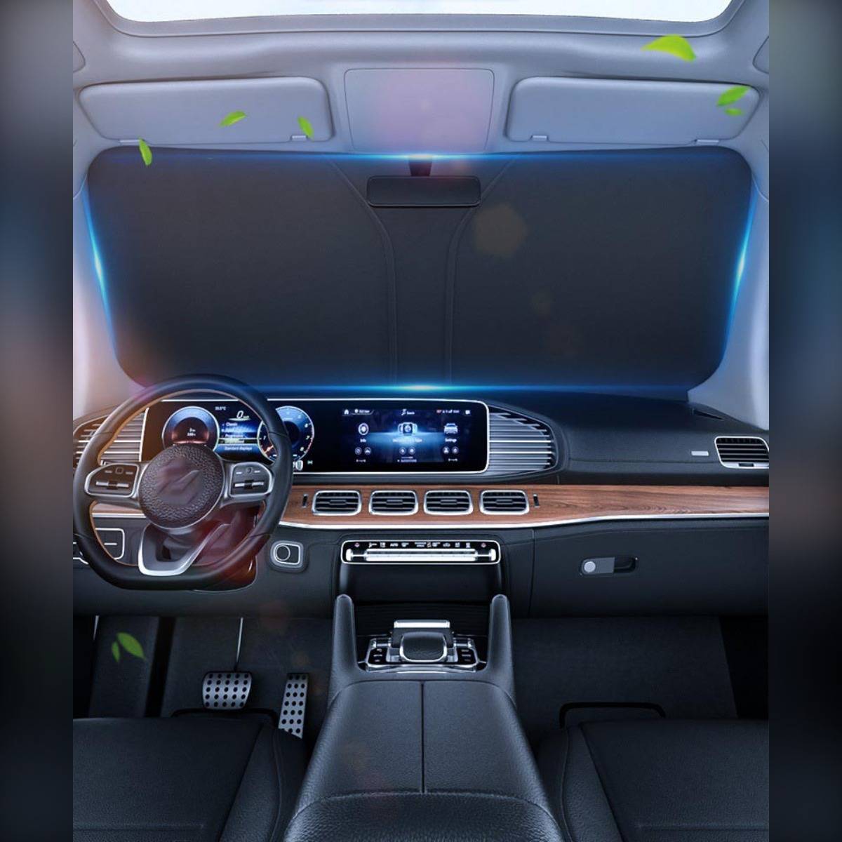 Luxusauto-Innenraum aus der hinteren Sitzreihe betrachtet, zeigt das Lenkrad, das digitale Armaturenbrett, die Mittelkonsole mit Holzverkleidung und einen geschlossenen Sonnenschutz über der Windschutzscheibe.