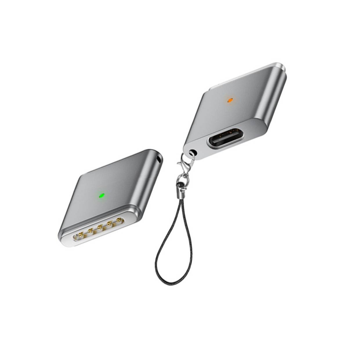 Zwei silberne USB-C-Adapter, getrennt voneinander dargestellt, einer mit Schlaufenband und der andere mit sichtbaren Kontaktstiften, auf weißem Hintergrund.