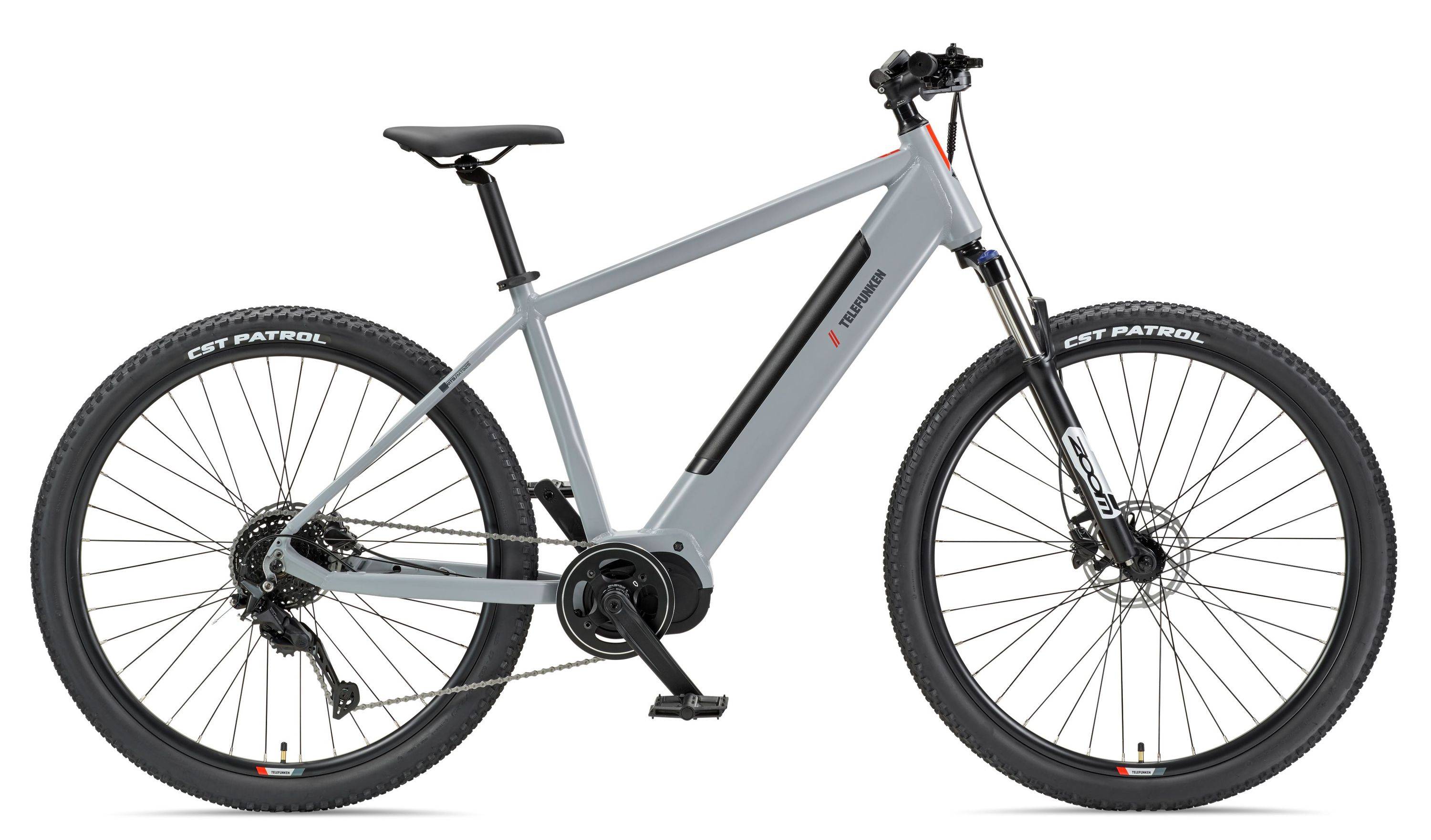 Graues Elektro-Mountainbike mit Federgabel, dicken Reifen und schwarzem Akku, der in den Rahmen integriert ist, auf weißem Hintergrund.