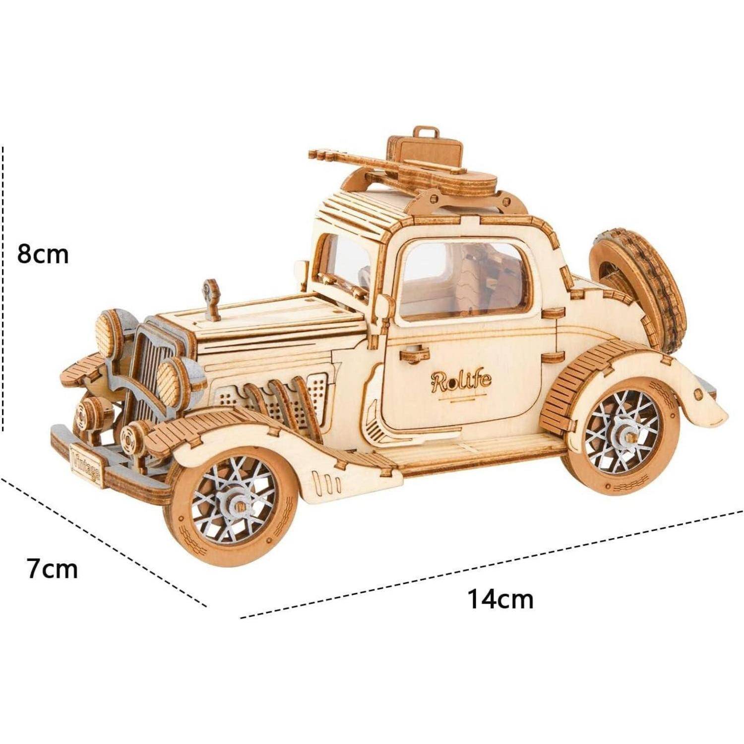 Holzmodell-Spielzeugauto mit gekennzeichneten Abmessungen: 14 cm lang, 8 cm hoch und 7 cm breit auf weißem Hintergrund.