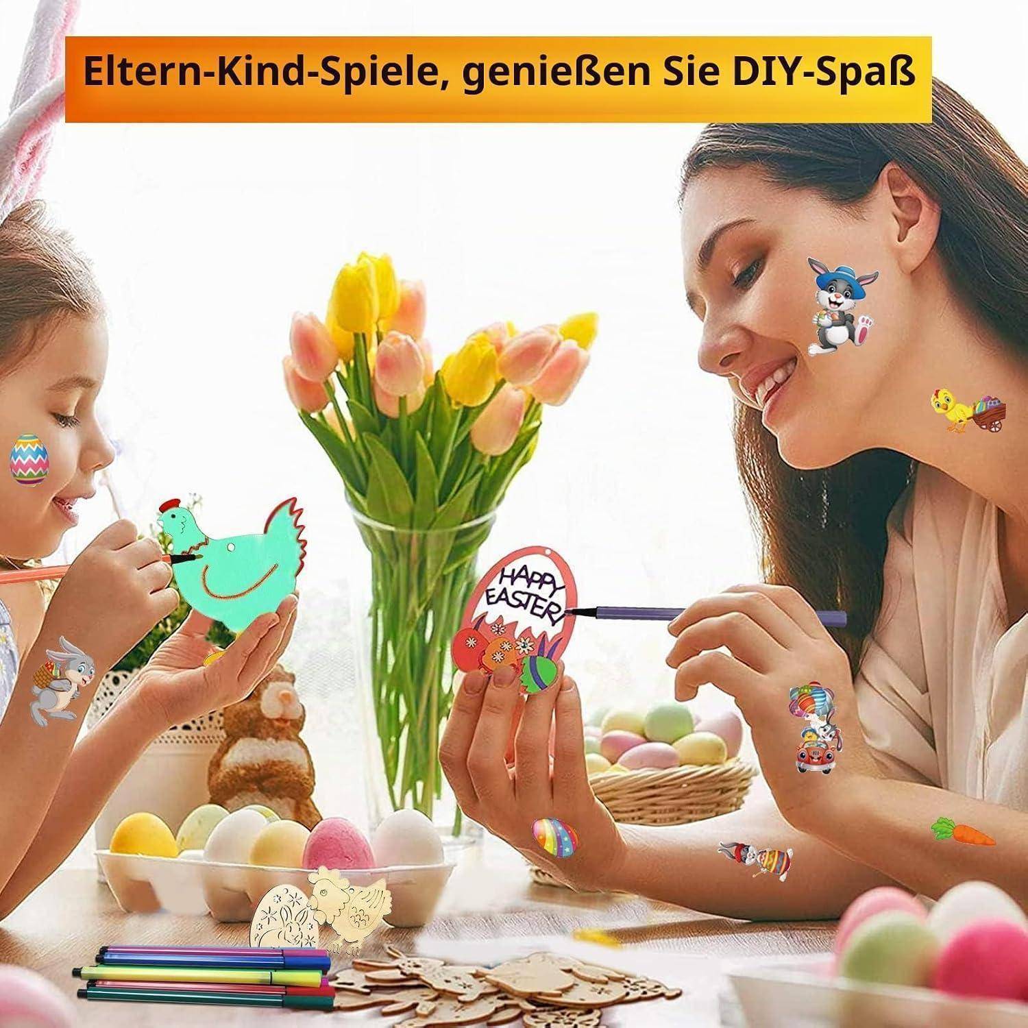 Mutter und Kind dekorieren Osterbasteleien an einem Tisch mit bunten Eiern, Markern und Tulpen; das Banner liest sich „Eltern-Kind-Spiele, genießen Sie DIY-Spaß