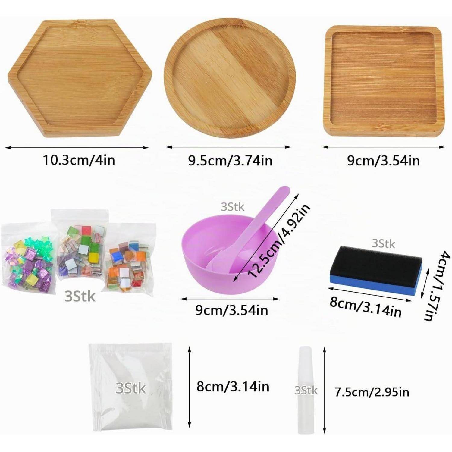 Produktgrößentabelle mit drei Holztabletts, drei Plastiktüten mit Zubehör, einer lila Schüssel mit Löffel, einer schwarzen Box und einer weißen Tasche mit Abmessungen in Zentimetern und Zoll.