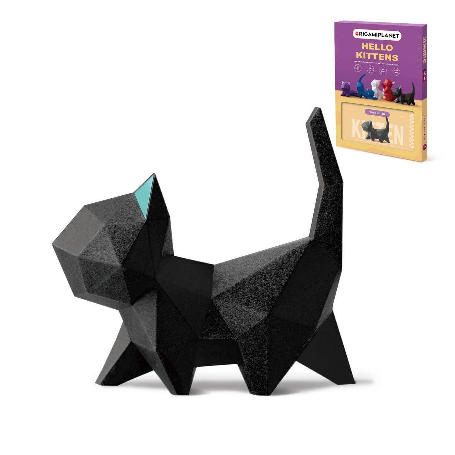 Schwarze geometrische Katzenfigurine mit aufgerichteter Schwanzflosse, dargestellt neben einer „Hello Kittens
