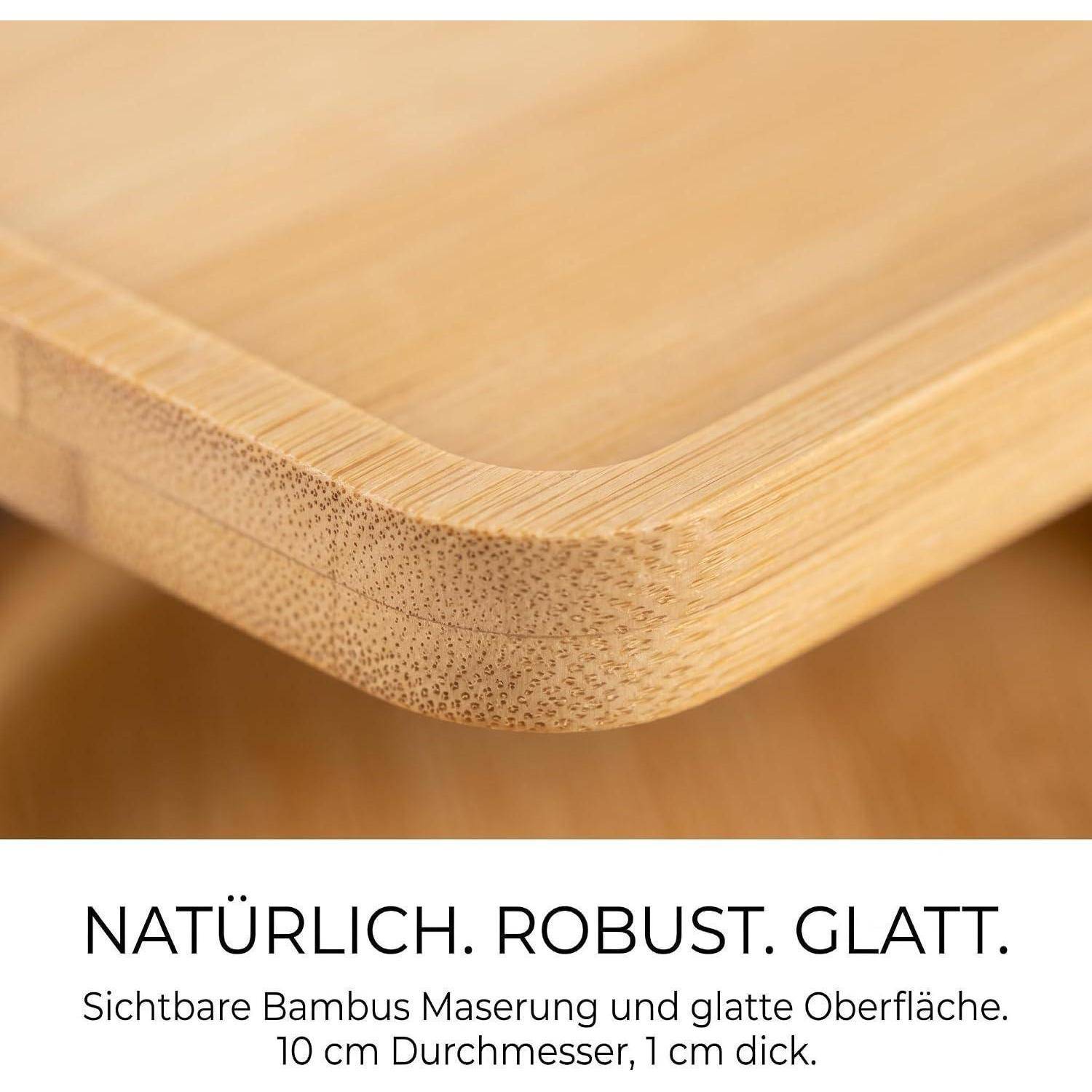Nahaufnahme einer Bambusboard-Ecke mit sichtbarer Maserung und glatter Oberfläche; der Text sagt „NATÜRLICH. ROBUST. GLATT." und vermerkt einen Durchmesser von 10 cm, 1 cm Dicke.
