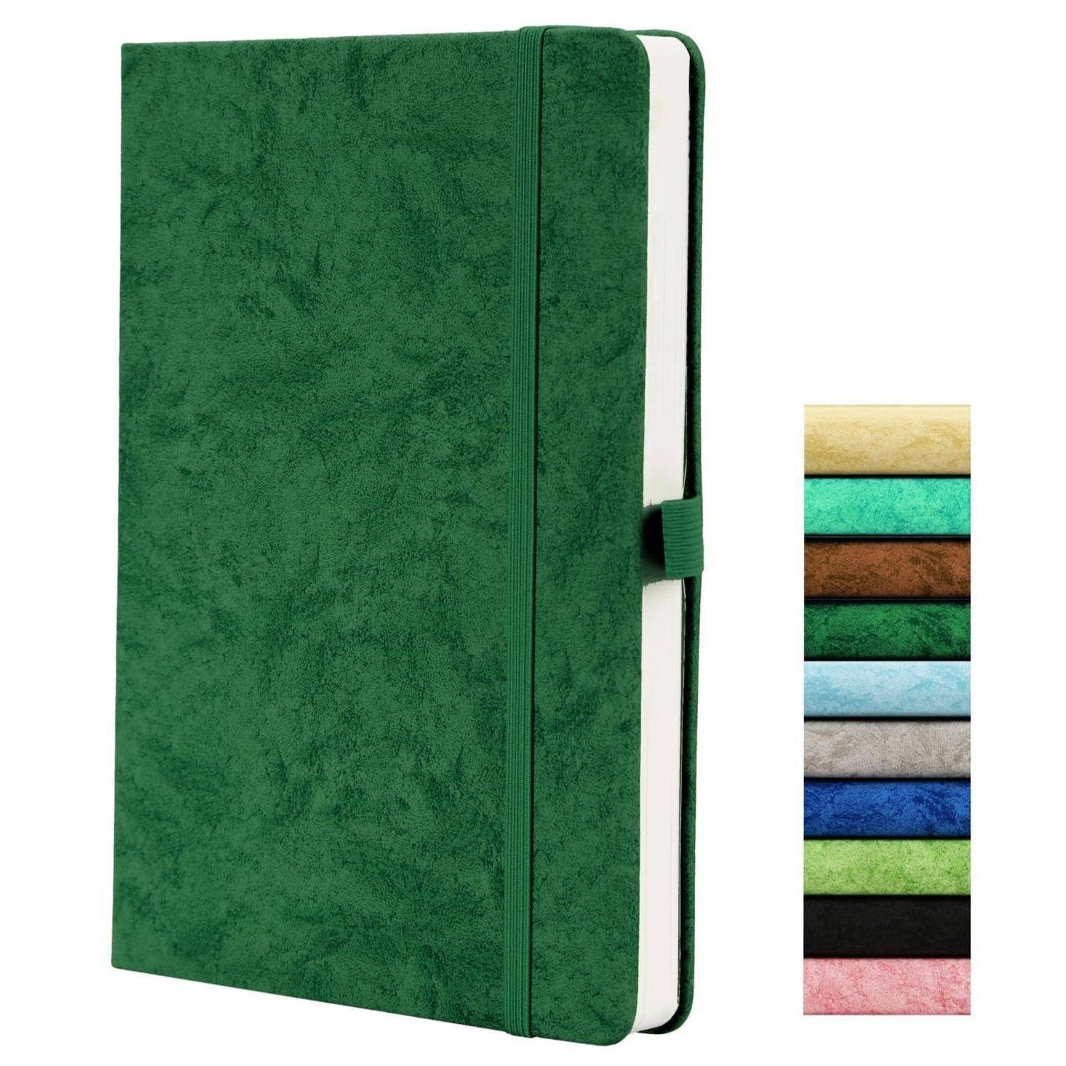 Grünes Hardcover-Notizbuch mit Gummiband und Lesezeichen; daneben befindliche Farbmuster zeigen mehrere Einbandfarben.