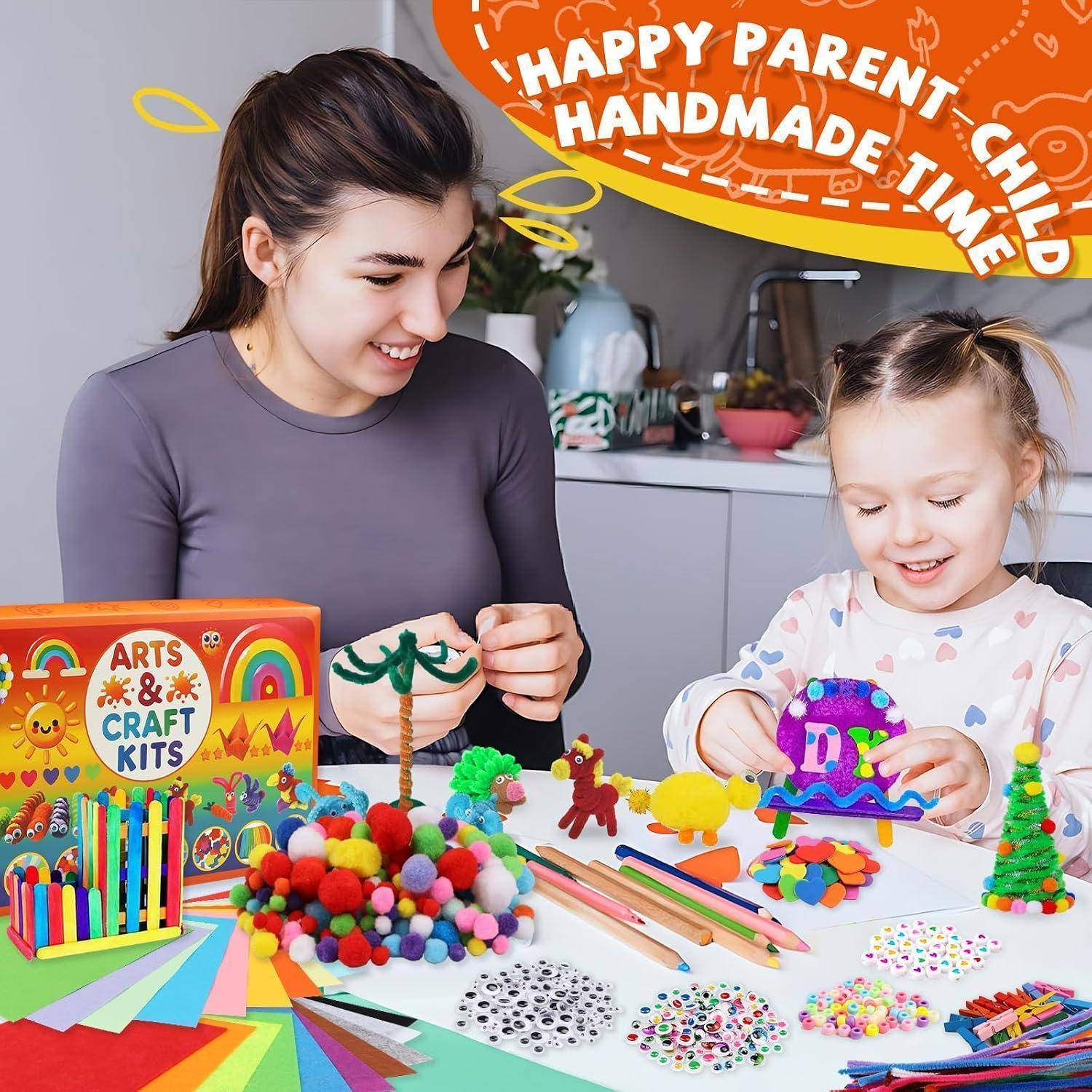 Mutter und kleines Kind, das bunte selbstgemachte Kunsthandwerk an einem Tisch mit Bastel- und Kunstbedarf anfertigt; Banner mit der Aufschrift „GLÜCKLICHE ELTERN-KIND-BASTELZEIT