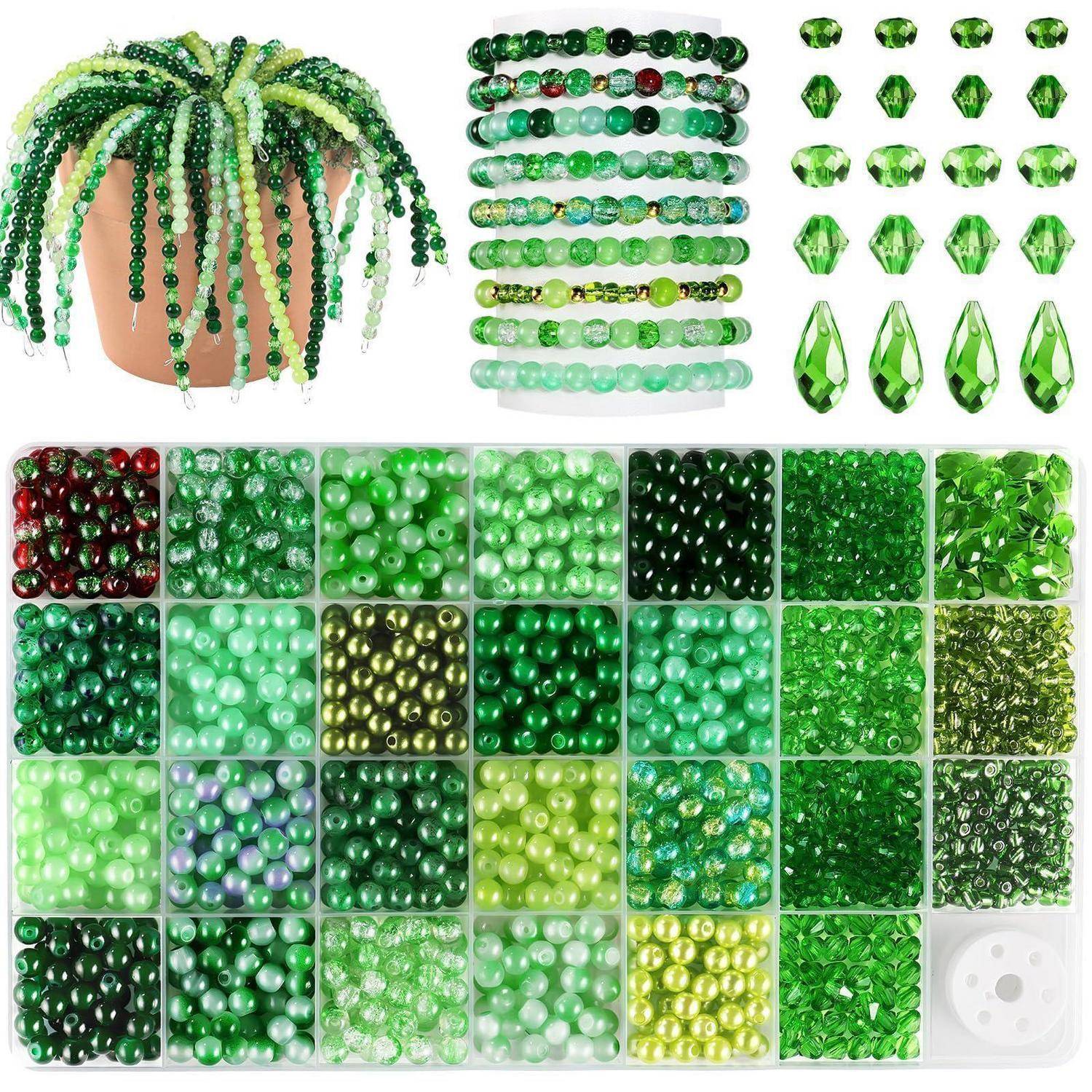 Sortierte grüne Perlen und Edelsteine, präsentiert als Produktcollage, einschließlich Perlenstränge, facettierte Edelsteine und organisierte Perlenablagen.