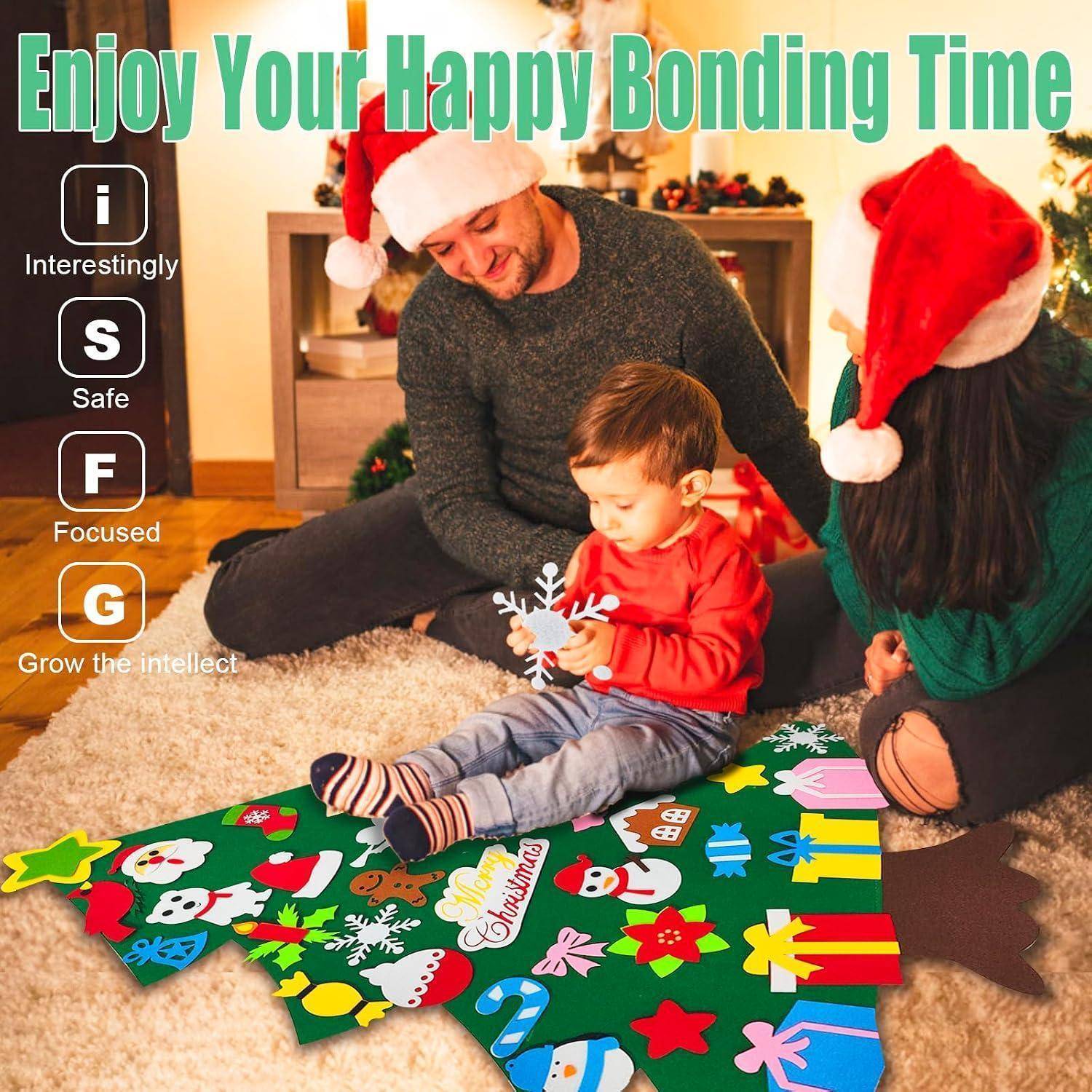 Eine Familie, die Weihnachtsmützen trägt, sitzt auf dem Boden und setzt ein weihnachtsbaumförmiges Puzzle zusammen, mit dem Slogan „Genießen Sie Ihre glückliche gemeinsame Zeit