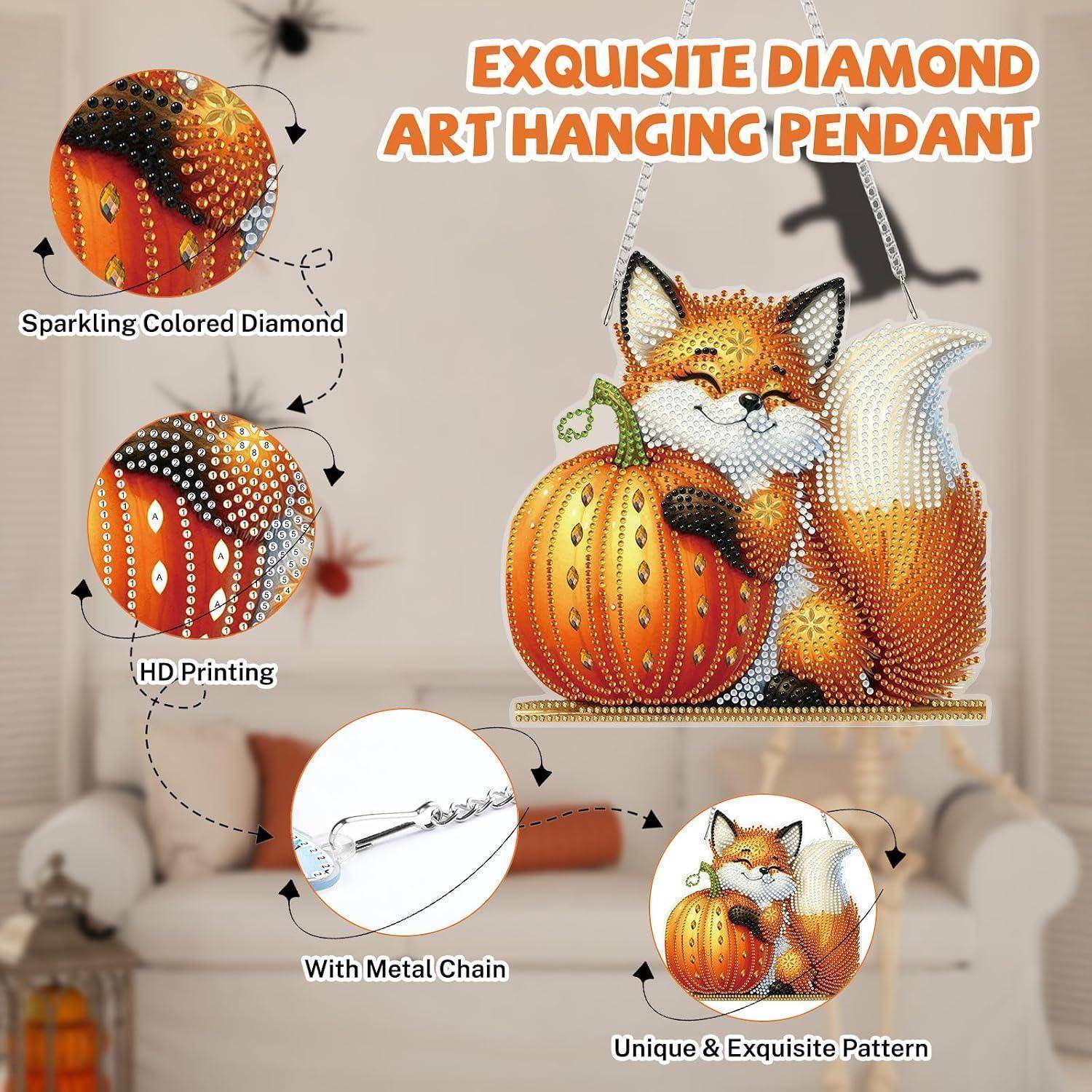 Werbebild eines funkelnden Diamant-Kunstanhängers zum Aufhängen, das einen Fuchs mit einem Kürbis zeigt, beschriftet mit Metallkette und einzigartigen Musterfunktionen.