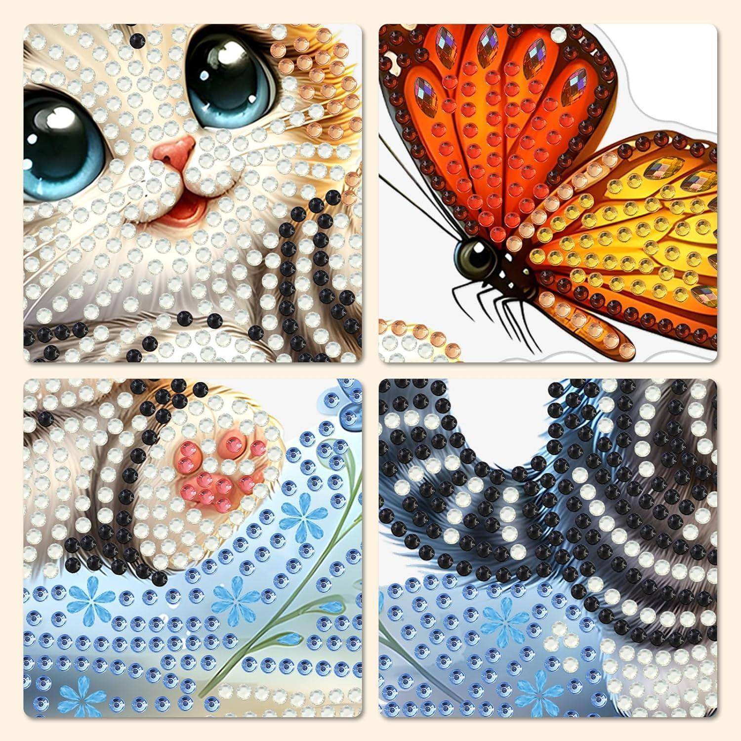 Vier Diamantmalerei-Paneele: Ein Katzengeficht, oranger Schmetterling, schlafender Panda und schwarz-weiße Katze auf gemusterten Hintergründen.