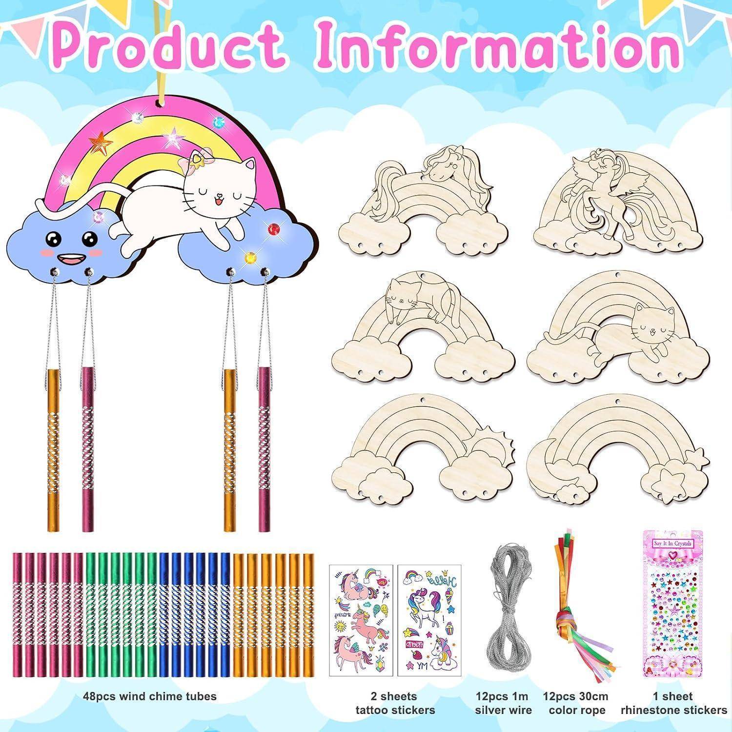 Produktinformationen für ein DIY-Katzen- und Regenbogen-Windspiel-Set mit 48 Klöppeln, 2 Aufkleberbogen, 12 Schneidern, 12 farbigen 30-cm-Schnüren und 1 Bogen Kunststoff-Glöckchen-Aufkleber.
