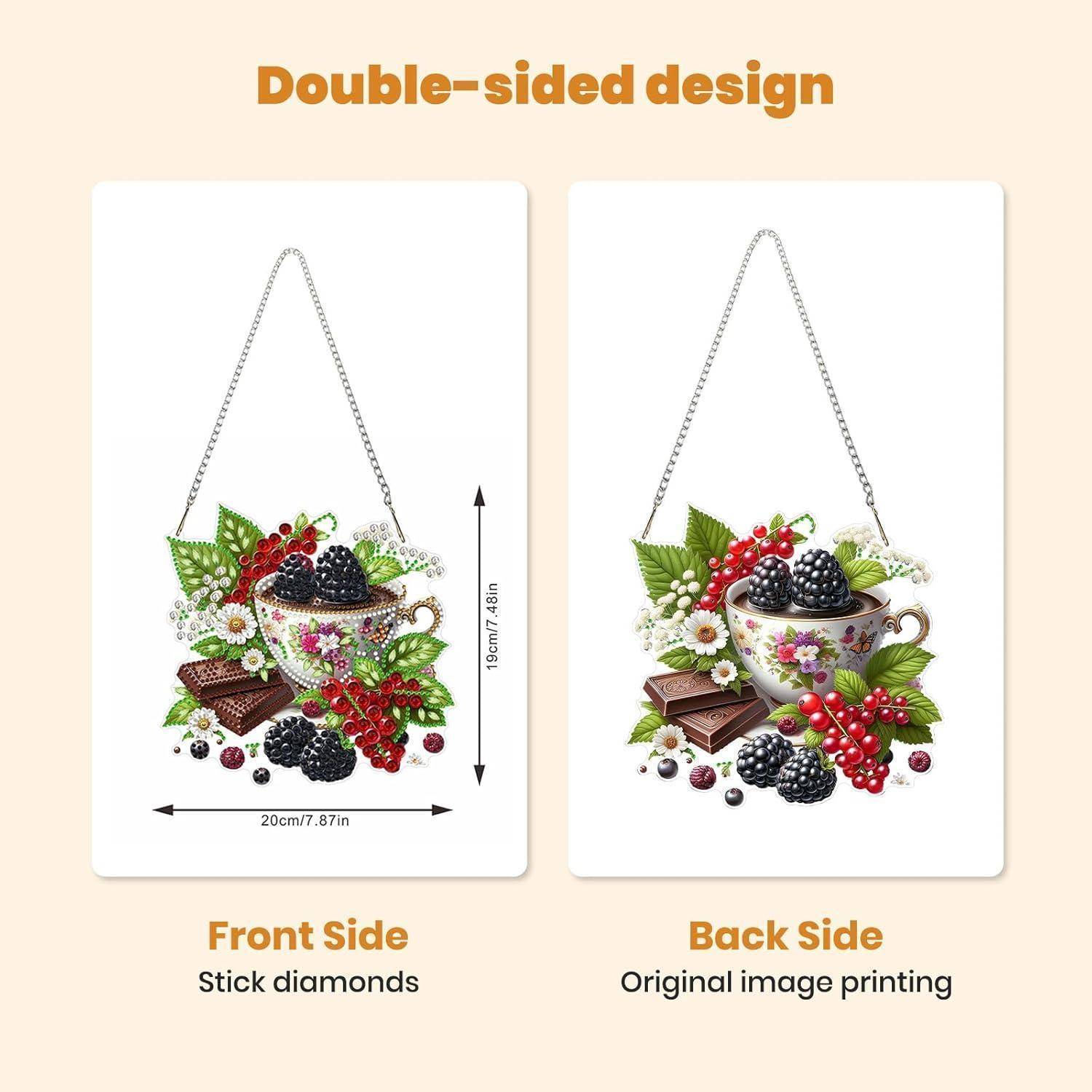 Vergleichsgrafik eines doppelseitigen Diamantgemäldes: Die Vorderseite verwendet Stab-Diamanten, die Rückseite zeigt das ursprüngliche bedruckte Bild eines Designs mit Beeren- und Blütenbecher.