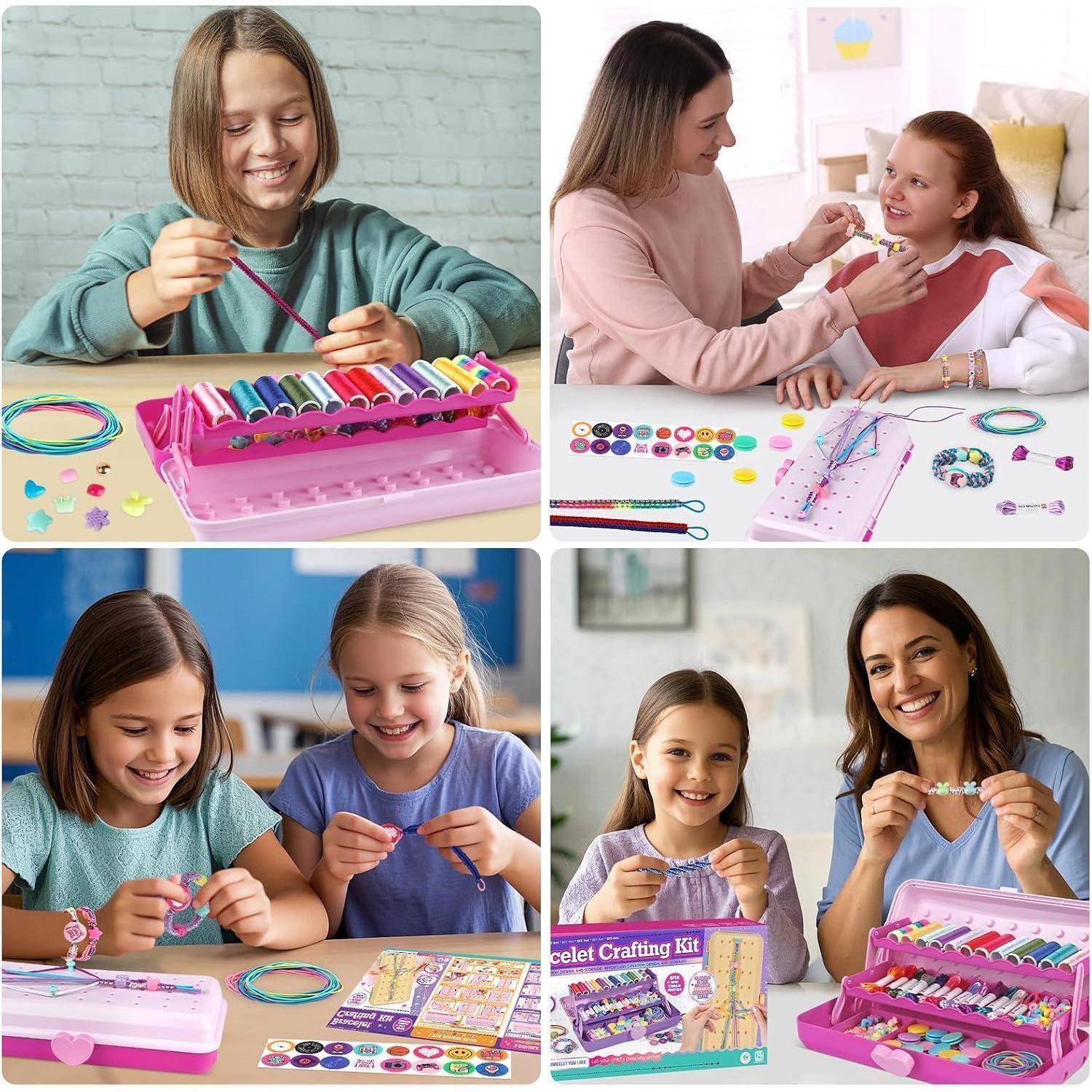 Vier Fotos zeigen Kinder und eine Frau, die mit einem rosa Bastelset, Faden und verstreuten Perlen an einem Tisch bunte Perlenbänder anfertigen.