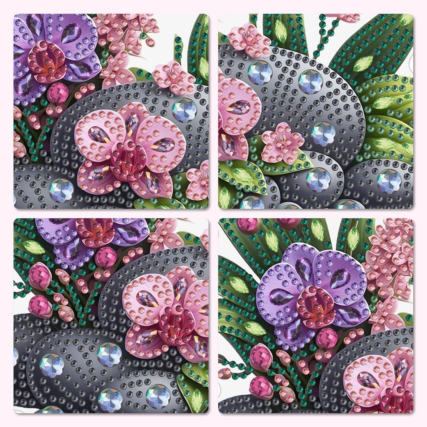 Vier Nahaufnahmen von perliger Blumenkunst mit geschmückten Blüten, grünen Blättern und schwarzem gepunkteten Hintergrund in Rosa, Lila und Grau