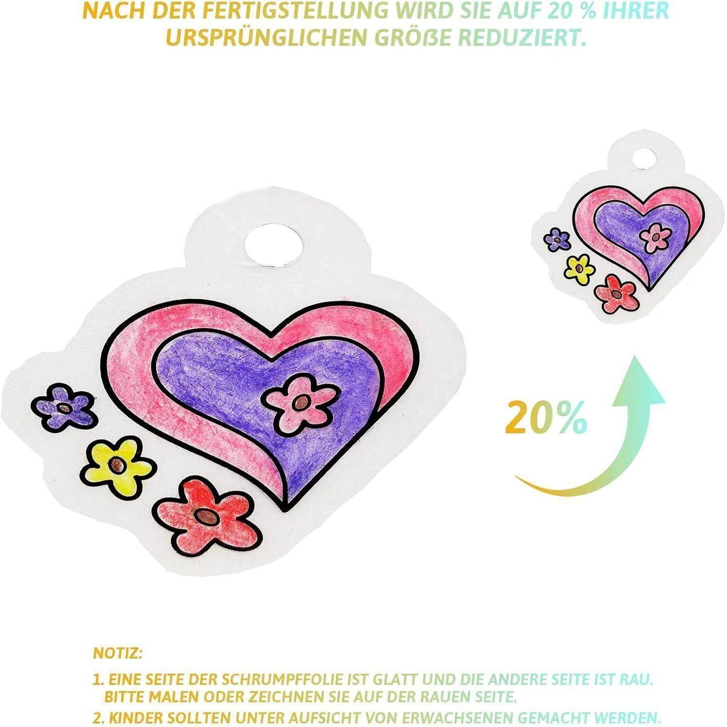 Illustration eines herzförmigen Schaumstoff-Schlüsselanhänger-Designs, das sich nach dem Fertigstellen auf 20% seiner ursprünglichen Größe verkleinert, mit einer größeren Probe und einer kleineren fertigen Version.