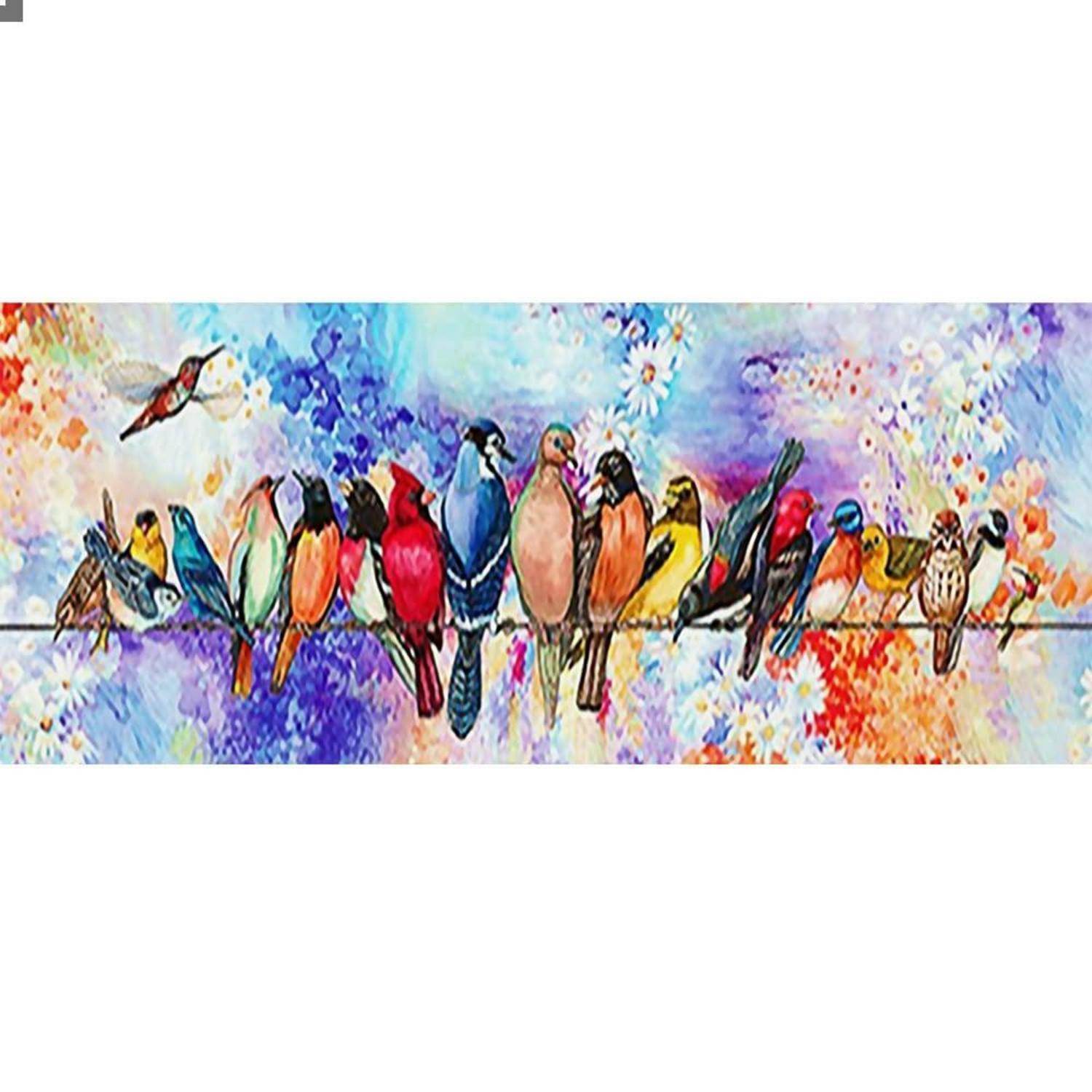 Bunte, Aquarell-artige Illustration von vielen Vögeln, die auf einem Ast sitzen, vor einem blumigen, mehrfarbigen Hintergrund.