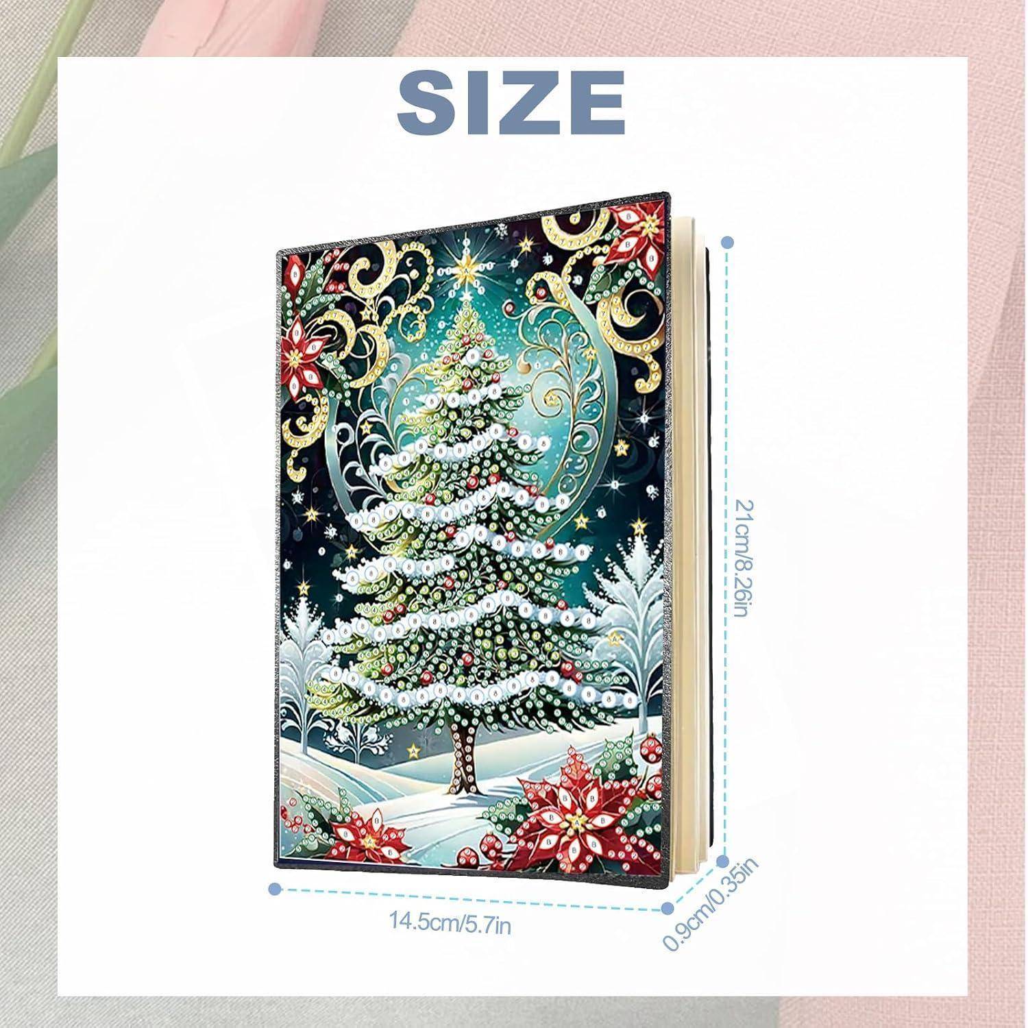 Produktgrößengrafik für eine Weihnachtskarte oder ein Notizbuch: 21 cm hoch, 14,5 cm breit, 0,9 cm dick, dargestellt mit einem verzierten Weihnachtsbaumdeckel.