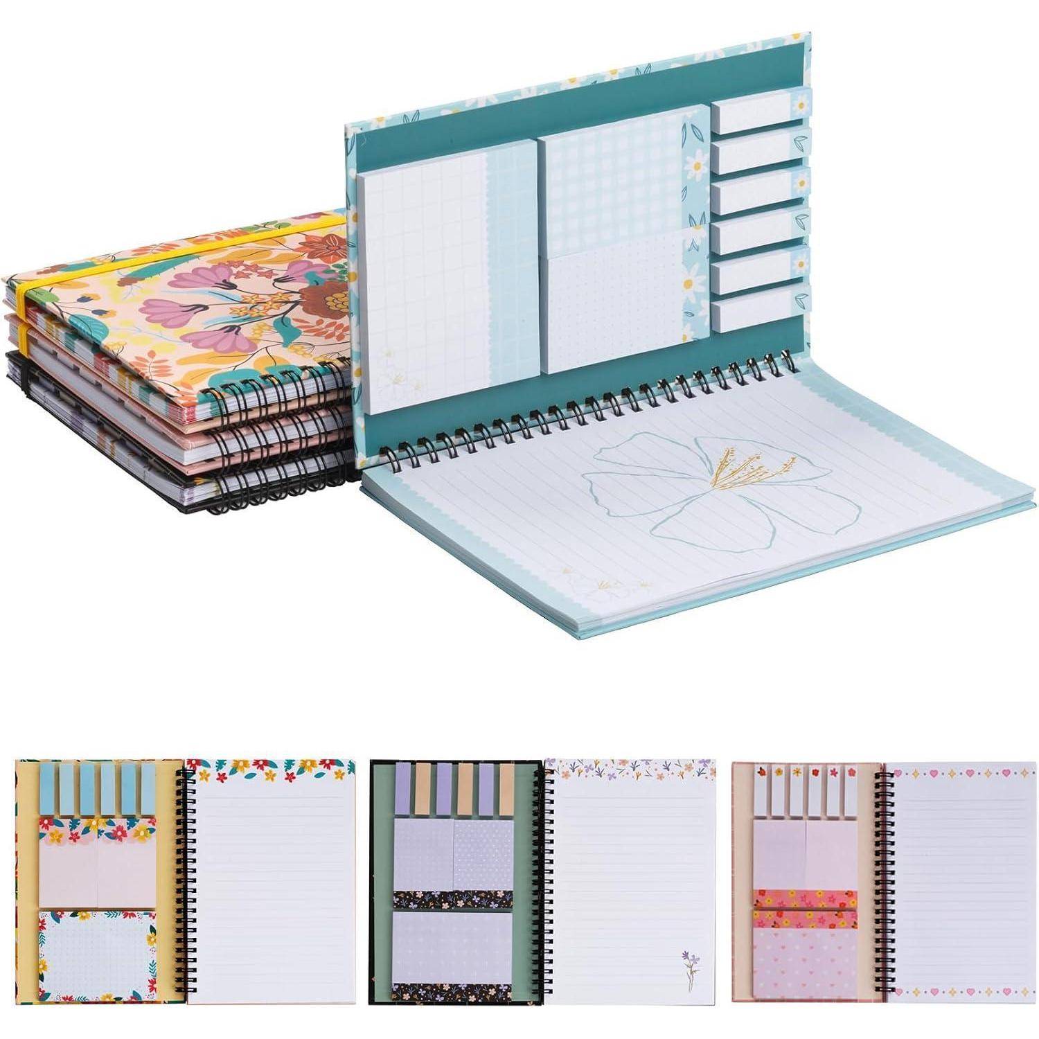 Notizbuchorganizer im Blumendesign mit gestapelten Notizbüchern und aufgeschlagenen Seiten, die Taschen, Reiter und linierte Schreibfläche zeigen.