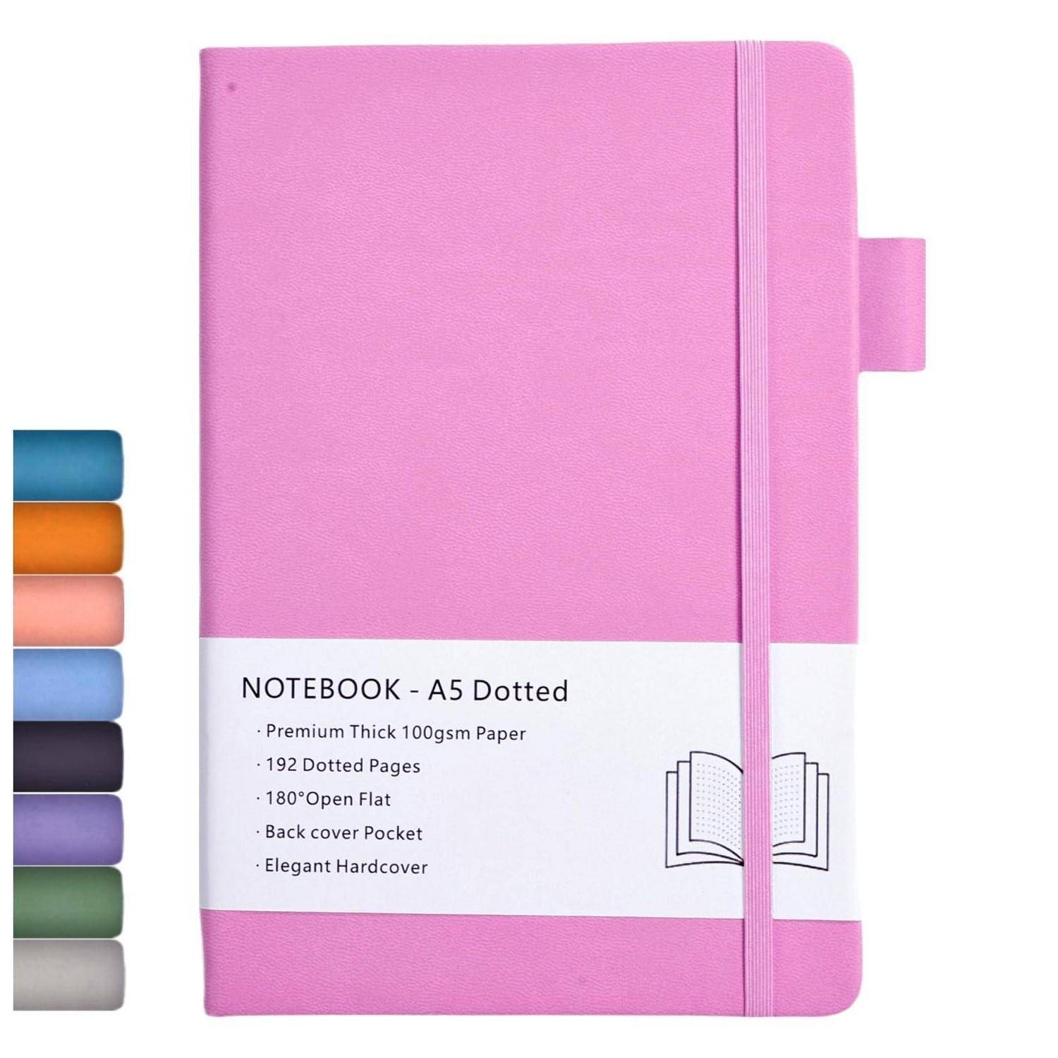 Rosa A5 Notizbuch mit Punktraster, Gummiband und Rückentasche, beschriftet mit „NOTEBOOK - A5 Dotted