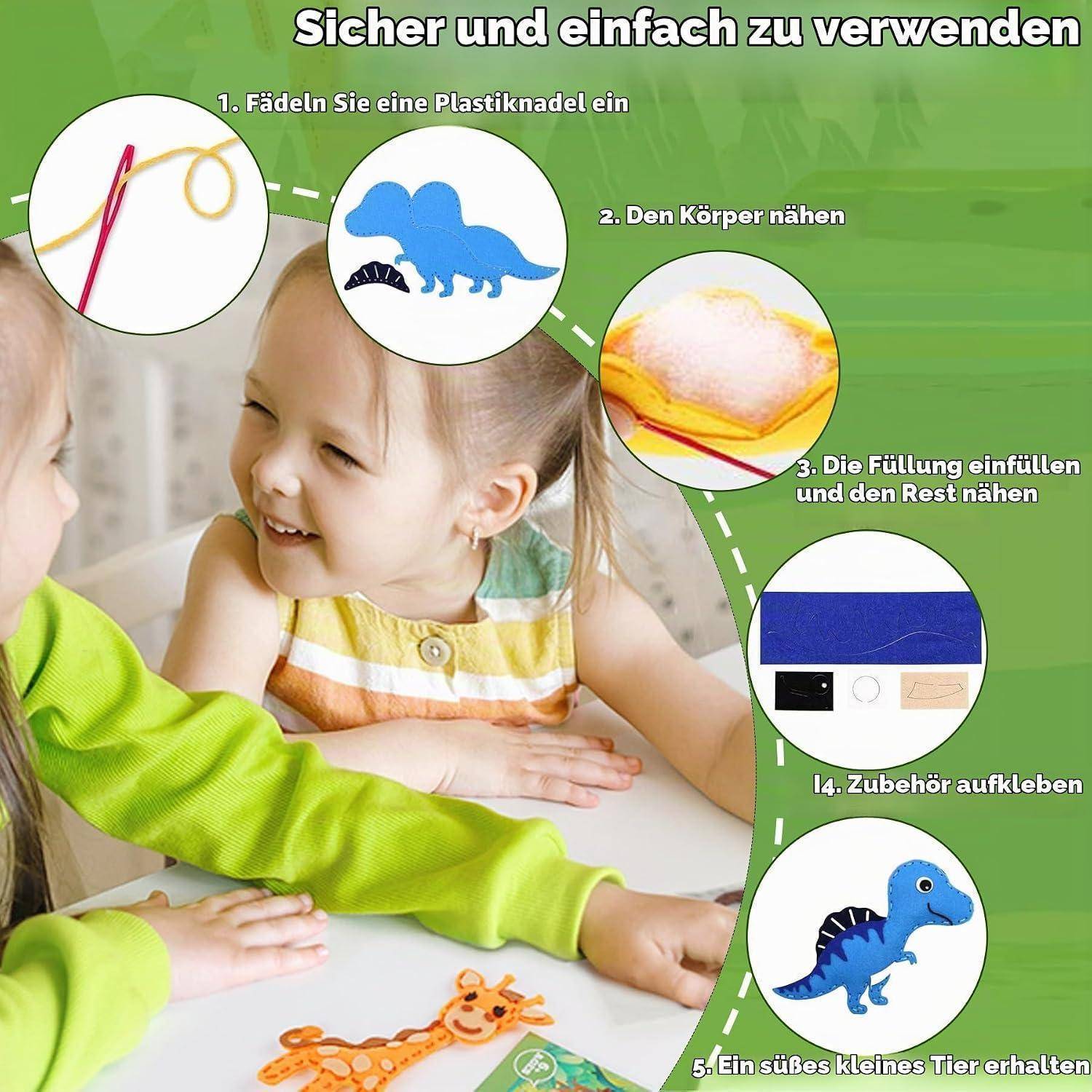 Anleitungsgrafik zum Nähen eines Plüschtiers: Ein Kind beobachtet einen Erwachsenen, während nummerierte Schritte das Einfädeln einer Nadel, das Nähen des Körpers, das Ausstopfen, das Hinzufügen von Zubehör und das Erhalten eines kleinen Dinosaurier-Spielzeugs zeigen.