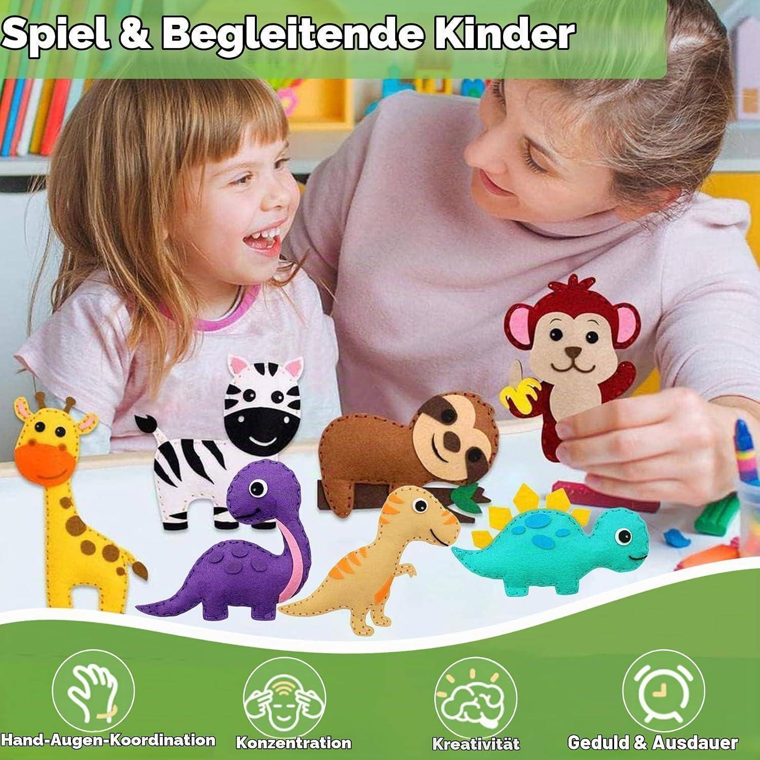 Frau und lachendes Kind spielen mit bunten Schaumstoff-Tierfiguren an einem Tisch; deutscher Text hebt Auge-Hand-Koordination, Konzentration, Kreativität, Geduld und Ausdauer hervor.