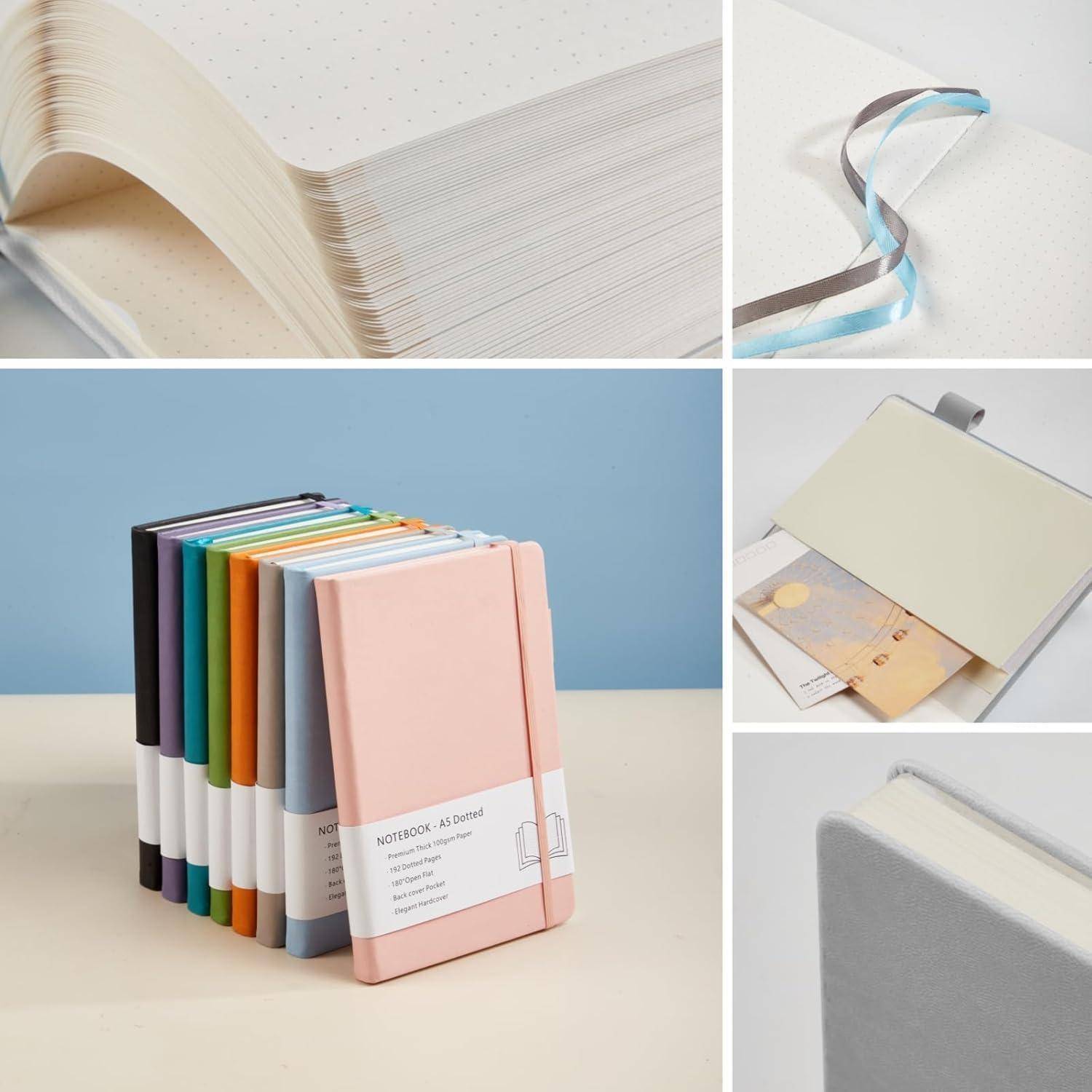 Collage aus Hardcover-Notizbüchern in Pastellfarben mit Bandlesezeichen, zeigt offene Seiten, gestapelte Notizbücher und einen Umschlag mit Taschen, in dem Karten eingesteckt sind.